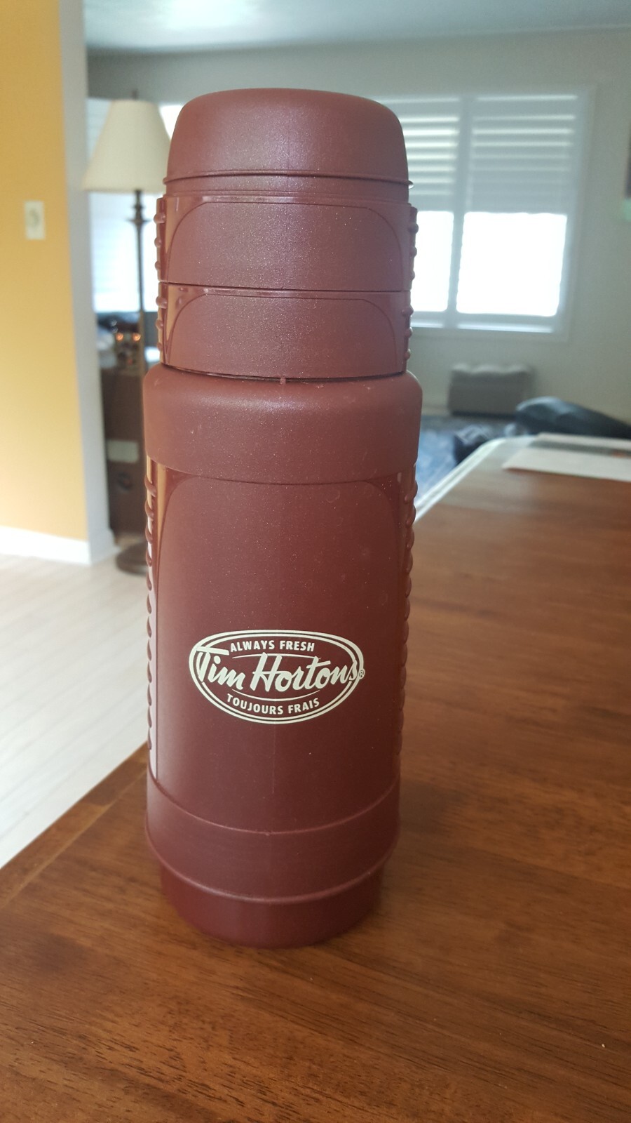 VINTAGE TIM HORTONS ONE LITRE THERMOS WITH TWO DRINKING CUPS VINTAGE TIM HORTONS ONE LITRE THERMOS WITH TWO DRINKING CUPS