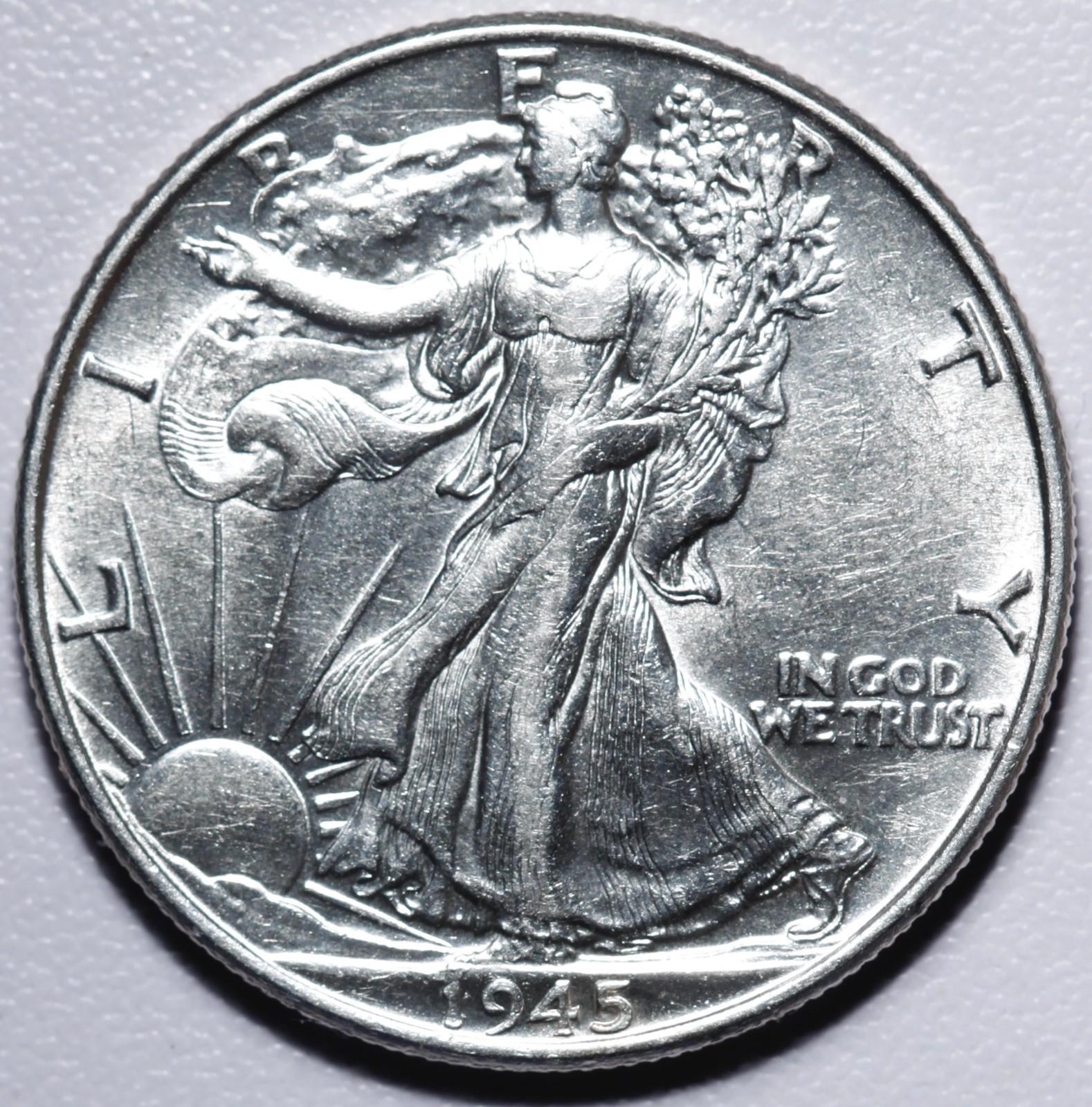 1945-P WALKING LIBERTY HALF DOLLAR - BU UNC