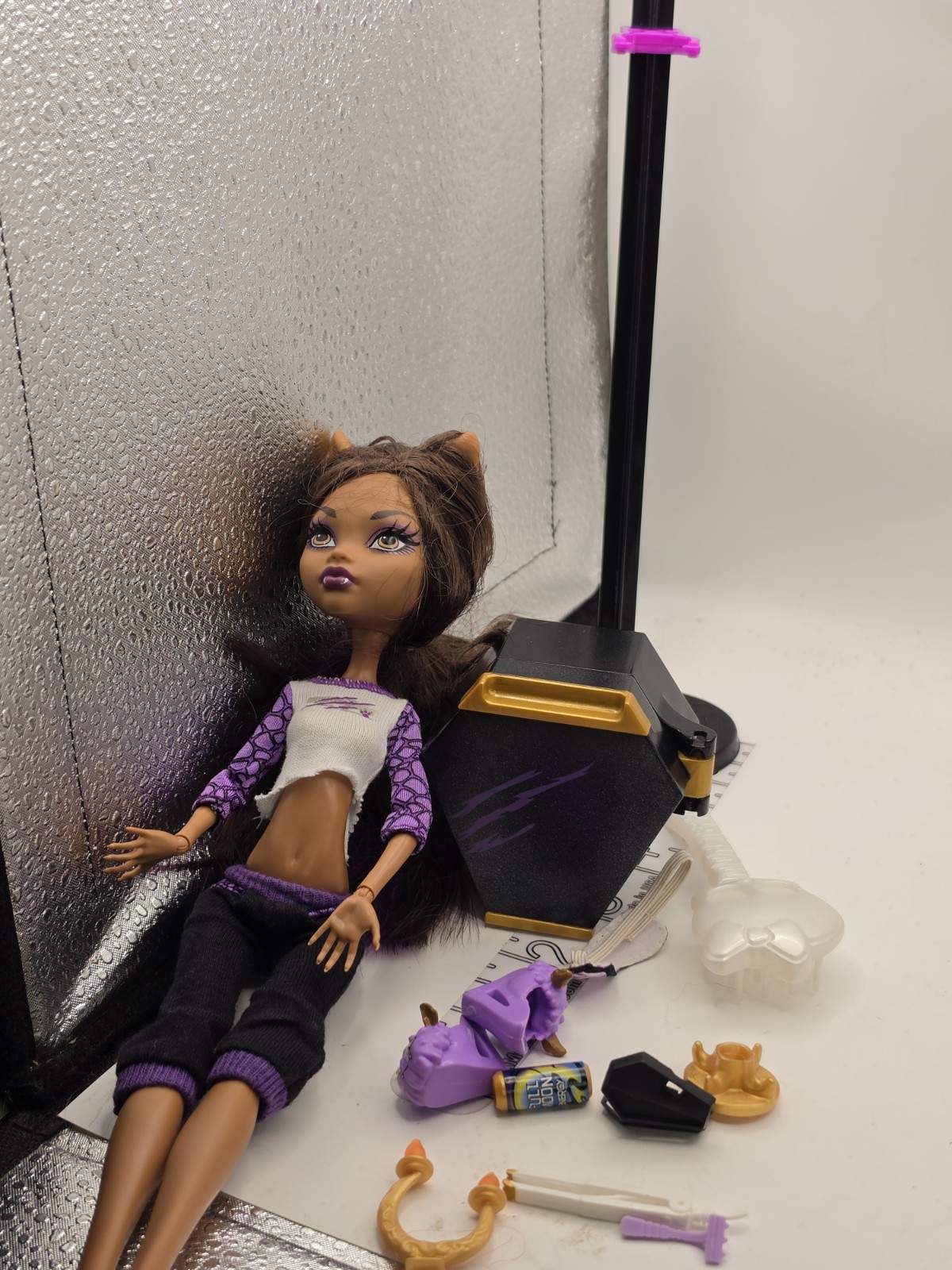 Monster High Room to Howl Dead Tired Clawdeen Wolf 2011 Mattel Doll Accessories Monster High Room to Howl Dead Tired Clawdeen Wolf 2011 Mattel Doll Accessories