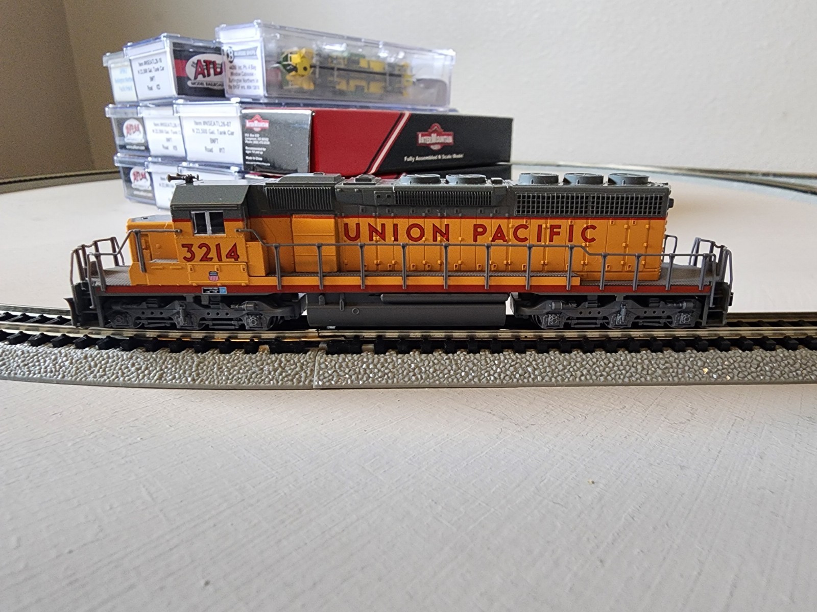 N-scale Kato Union Pacific UP SD40-2 Early #3214 DCC Tested Runs NO SOUND 1027 N-scale Kato Union Pacific UP SD40-2 Early #3214 DCC Tested Runs NO SOUND 1027