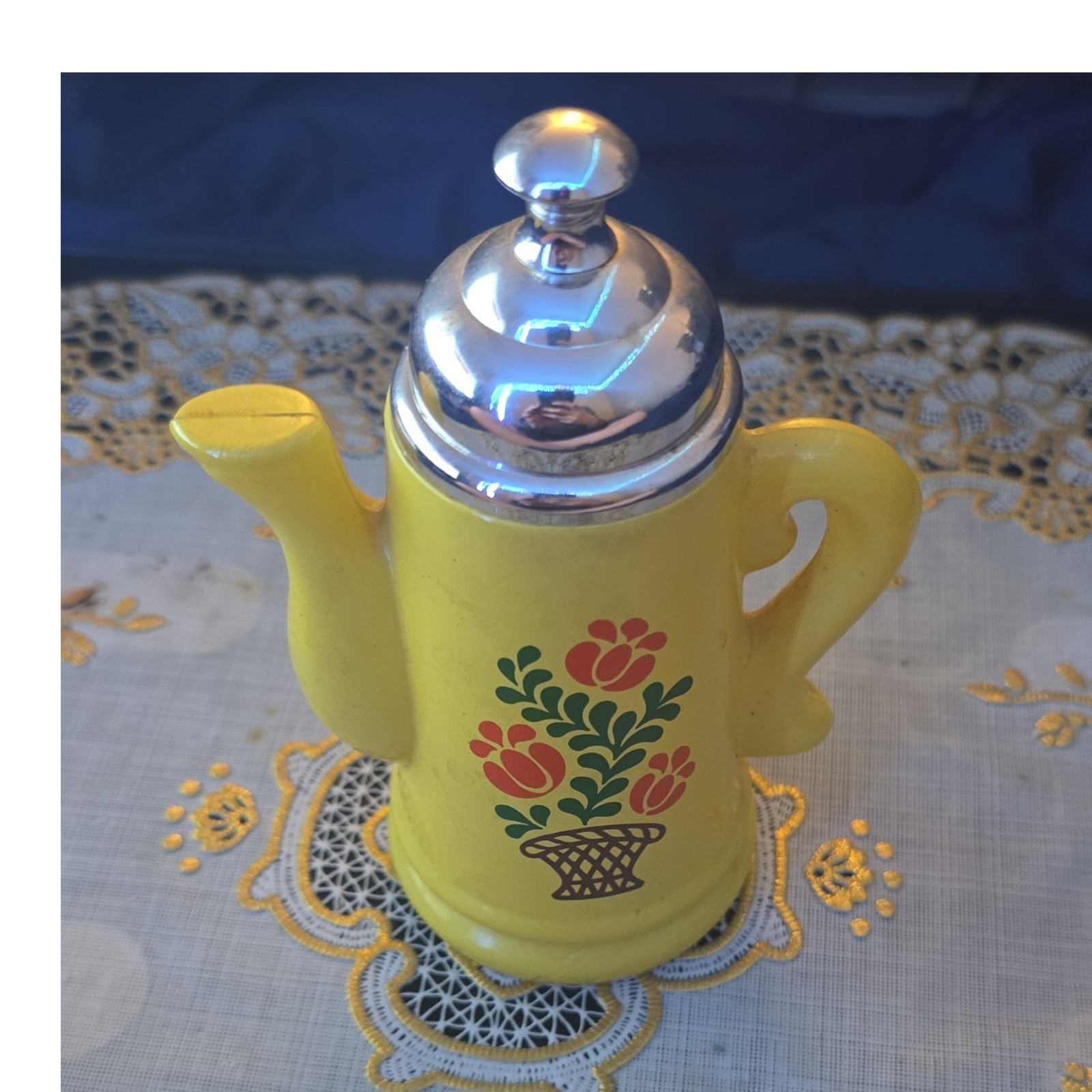 Avon Koffee Klatch Lemon Velvet Bath Foam 5 fl oz Teapot-Shaped Yellow Avon Koffee Klatch Lemon Velvet Bath Foam 5 fl oz Teapot-Shaped Yellow