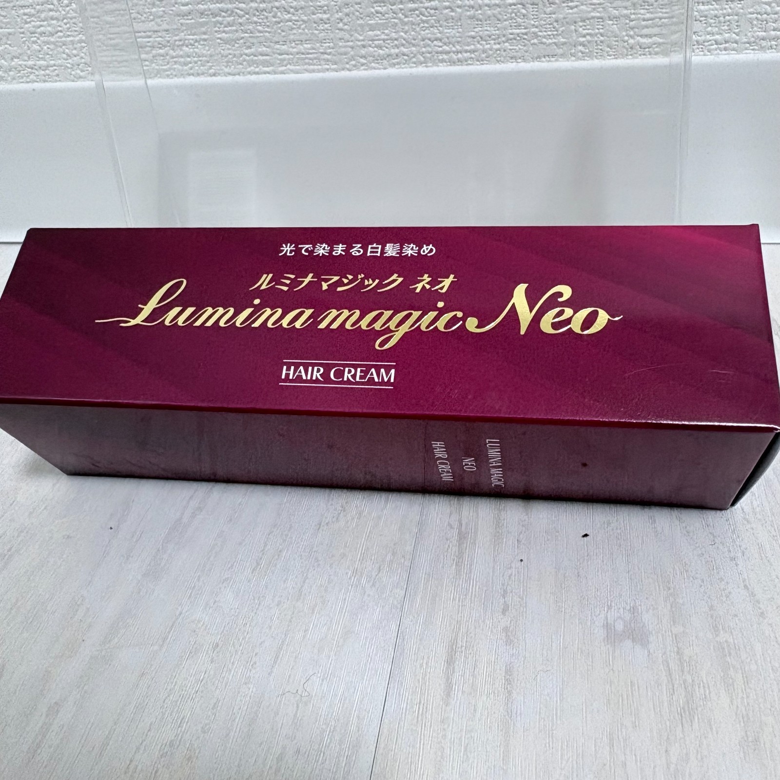 Aura Pure Lumina Magic Neo 75g Natural Black Gray Hair dyed with light