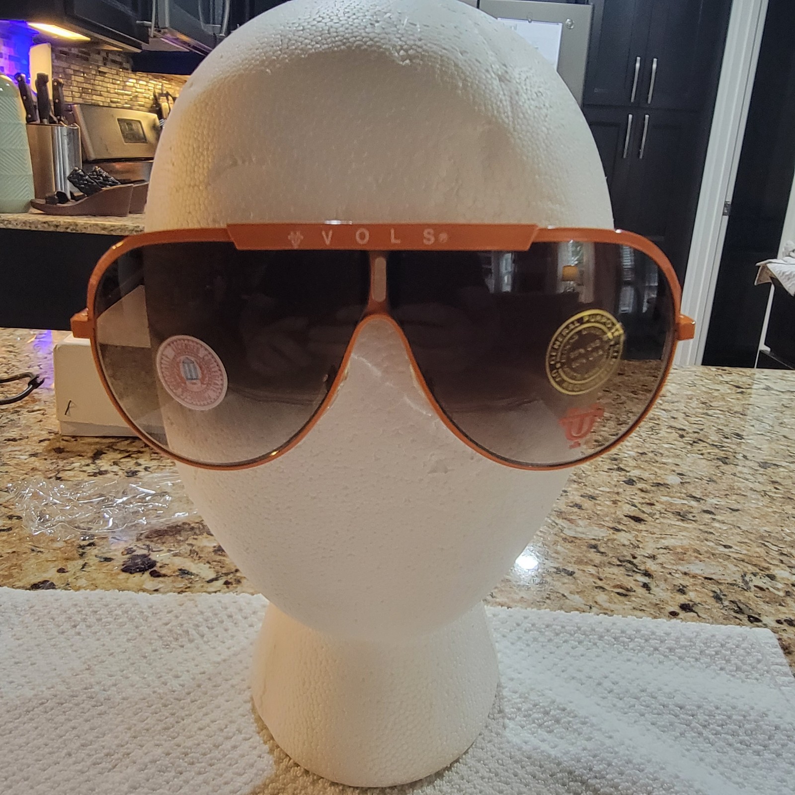 Tennessee Volunteers Vintage Aviator Sunglasses Metal Frame NWT RARE 1984 Tennessee Volunteers Vintage Aviator Sunglasses Metal Frame NWT RARE 1984