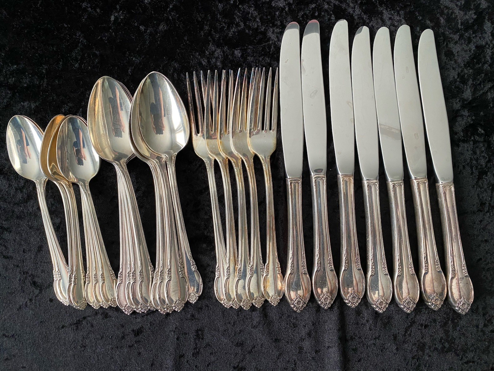 Vtg 1847 Rogers Bros Silverware IS ‘Remembrance’ Pattern 1948 Silverplate 20 Pcs
