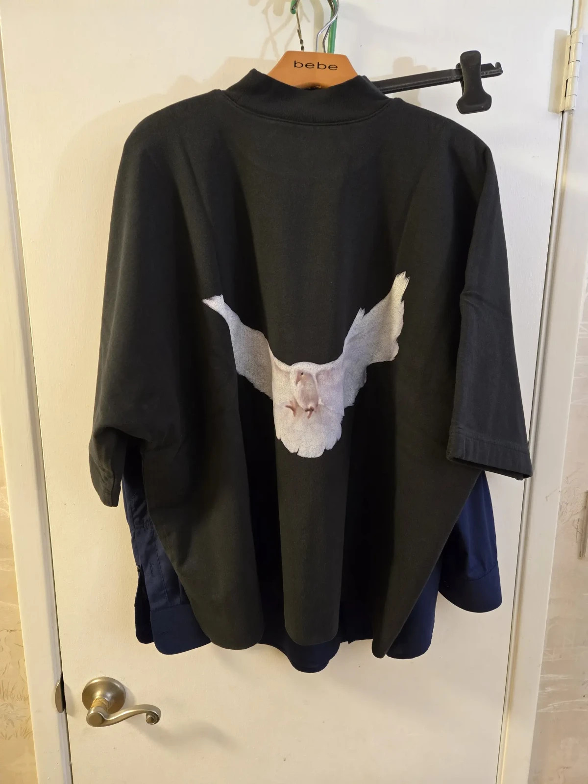 BRAND NEW YEEZY GAP 78 CROP DOVE NO SEAM TEE BLACK OR DARK GREY BRAND NEW YEEZY GAP 78 CROP DOVE NO SEAM TEE BLACK OR DARK GREY