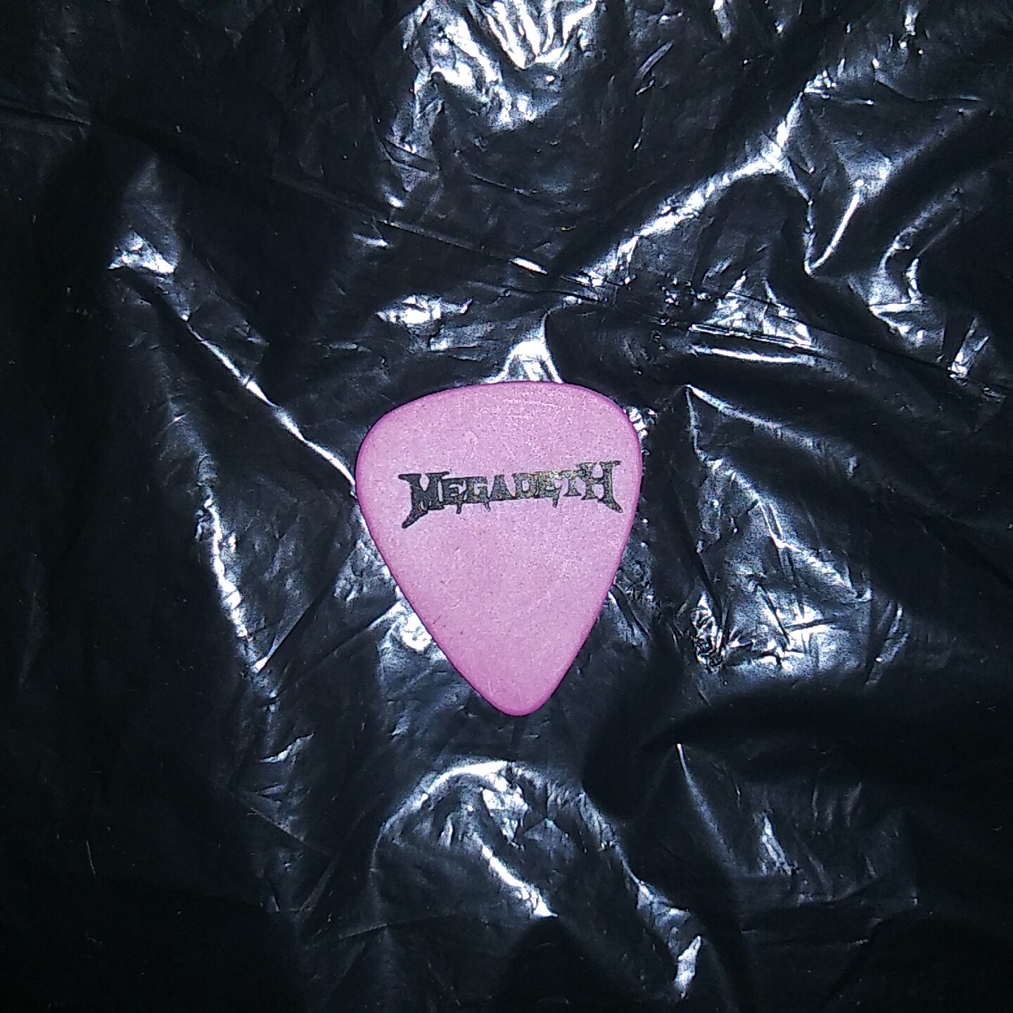 MEGADETH Logo DAVE E. Signature 1992 Concert Tour RaRe Purple Bass GUITAR PICK MEGADETH Logo DAVE E. Signature 1992 Concert Tour RaRe Purple Bass GUITAR PICK