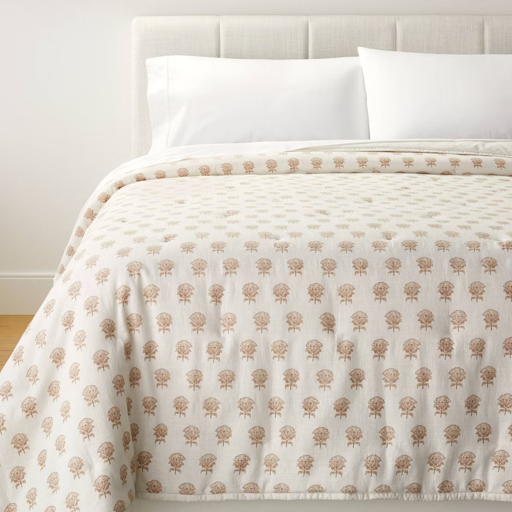 Full/Queen Lofty Cotton Slub Woodblock Print Floral Quilt Off White/Mauve