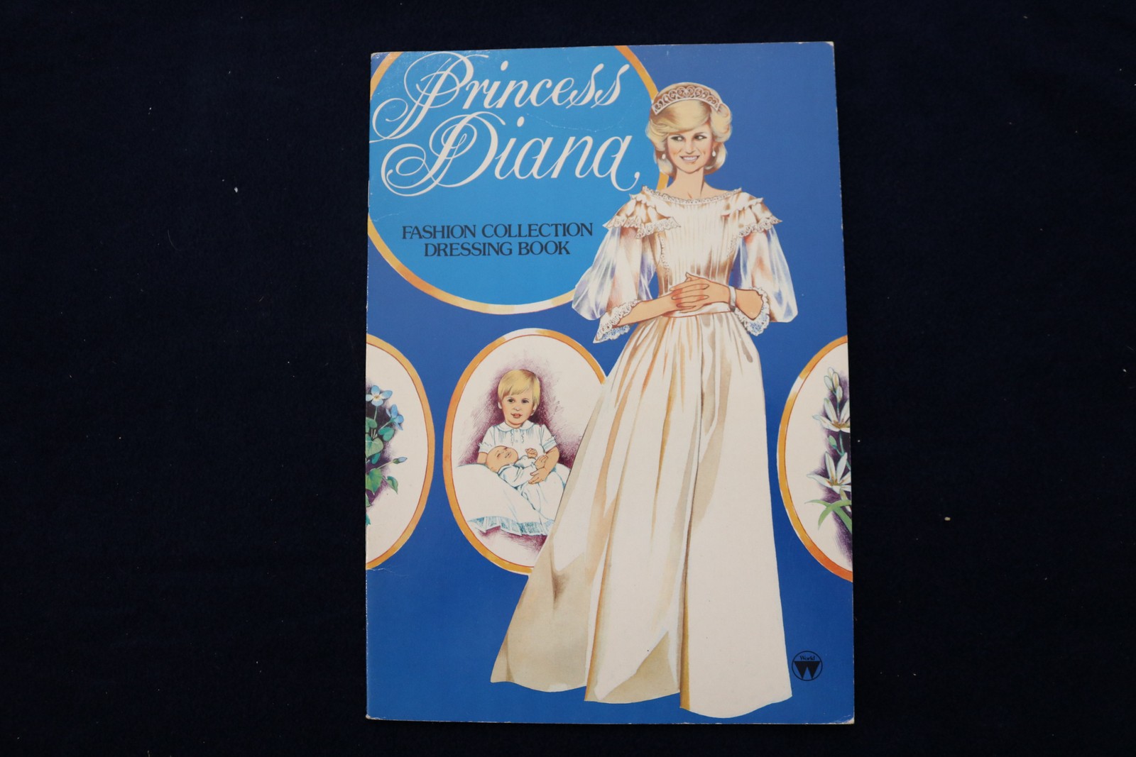 1984 PRINCESS DIANA DRESSING BOOK - PRINCESS DIANA COVER - E 33680