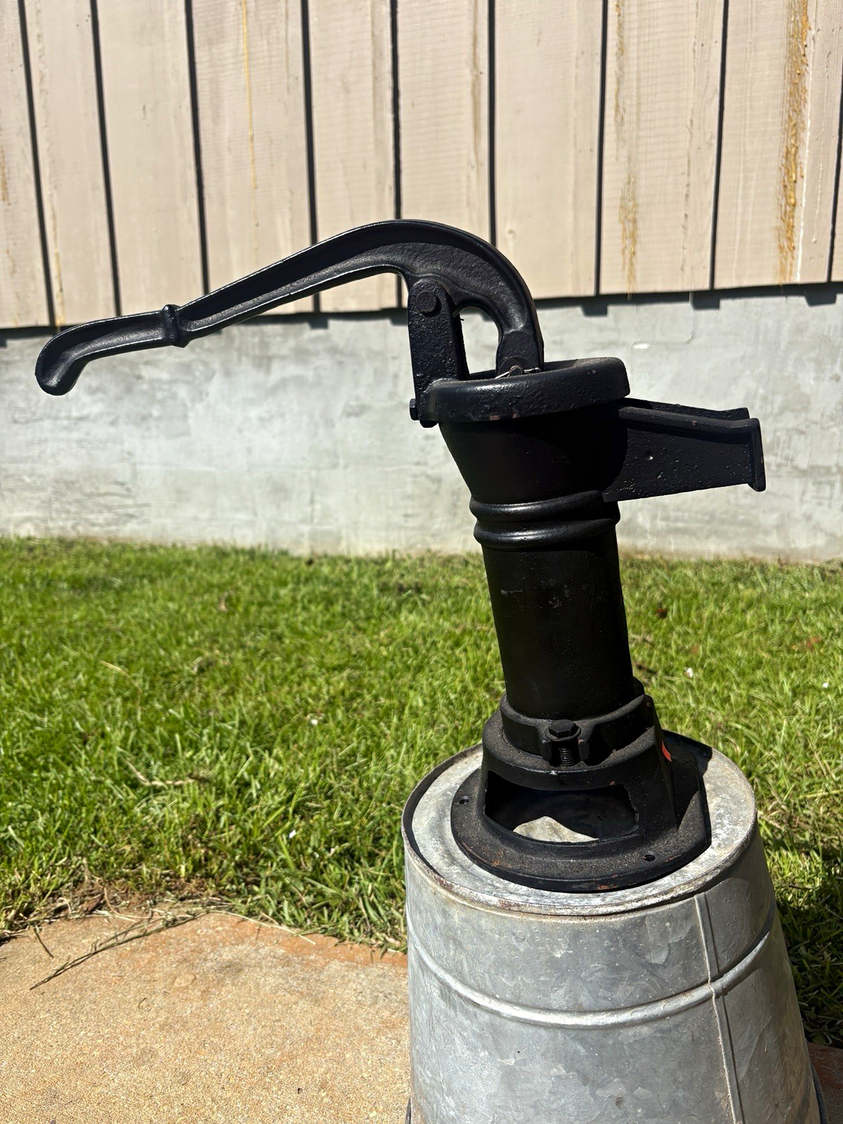 Cast Iron Manual Hand Water Pump Head, Black Vintage Industrial Style Cast Iron Manual Hand Water Pump Head, Black Vintage Industrial Style
