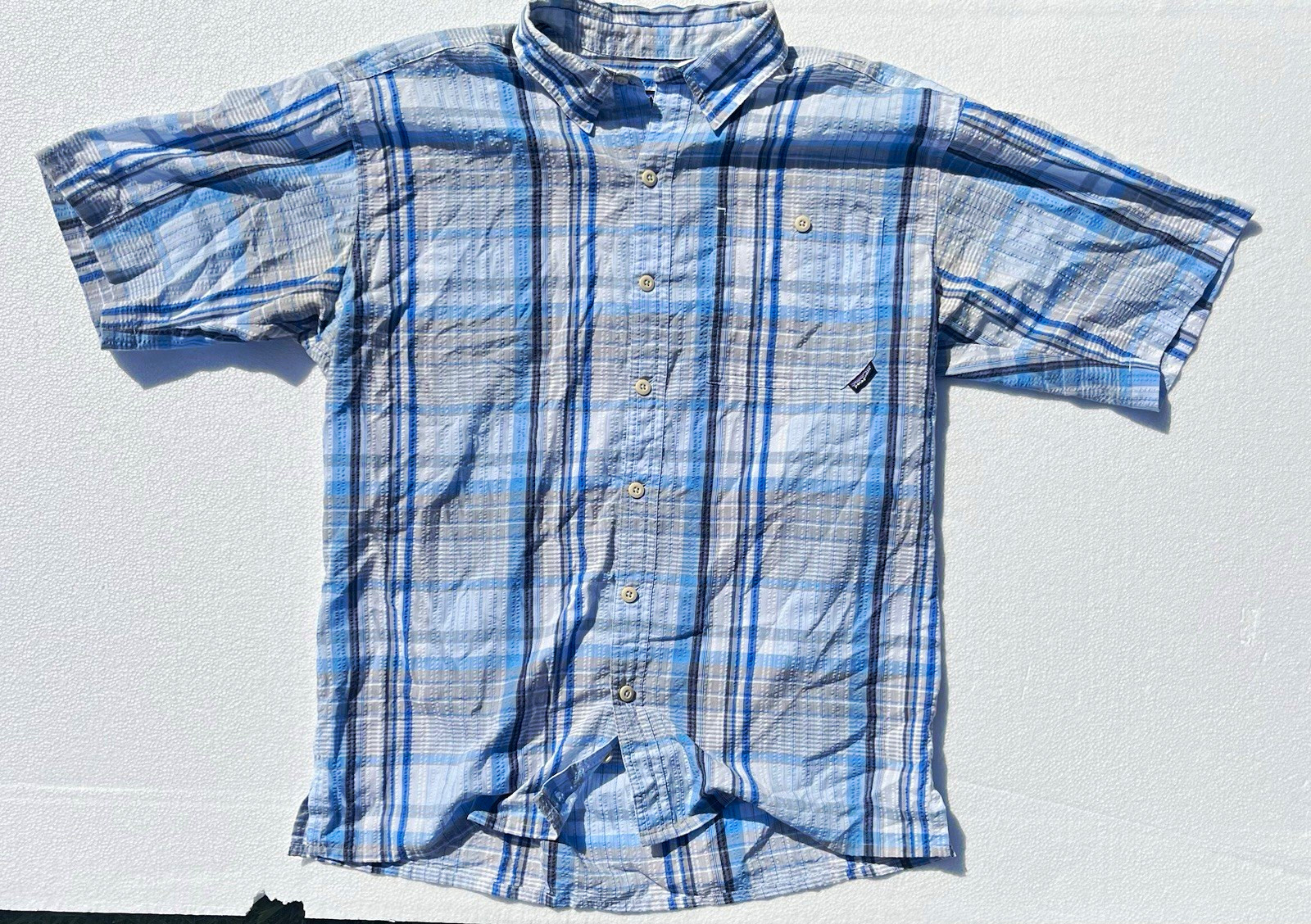 Patagonia Men\'s M Blue/Gray/White Plaid Button-Up SS Woven Pockets Patagonia Men\'s M Blue/Gray/White Plaid Button-Up SS Woven Pockets