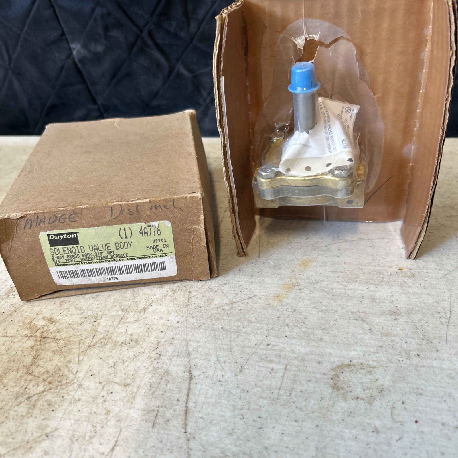 Dayton 4A776 Steam Solenoid Valve Body,3/8 in Pipe Size Dayton 4A776 Steam Solenoid Valve Body,3/8 in Pipe Size