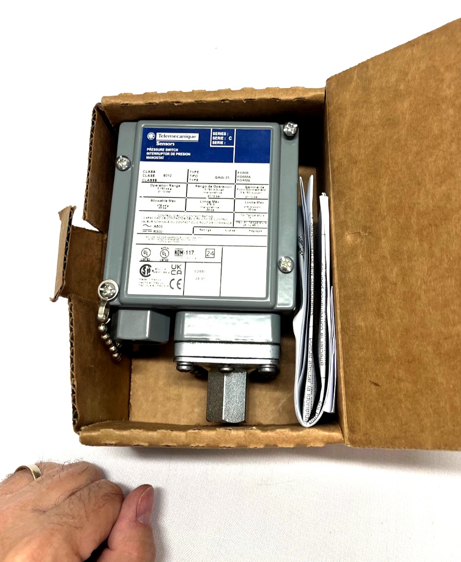 NEW Schneider Telemecanique 9012 GAW-25 Pressure Switch 75 PSIG NEW Schneider Telemecanique 9012 GAW-25 Pressure Switch 75 PSIG