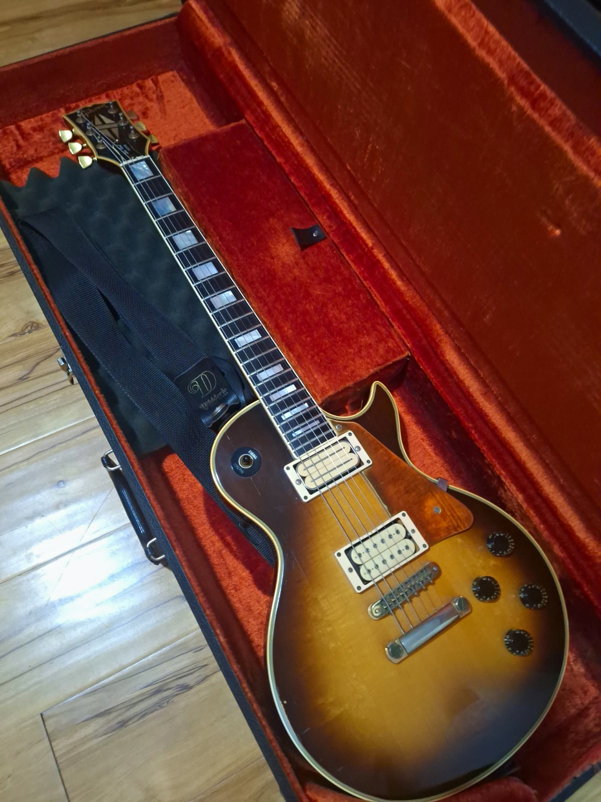 Gibson Les Paul Custom Sunburst Solid Body Guitar w/Case Bill Lawrence Pickups 