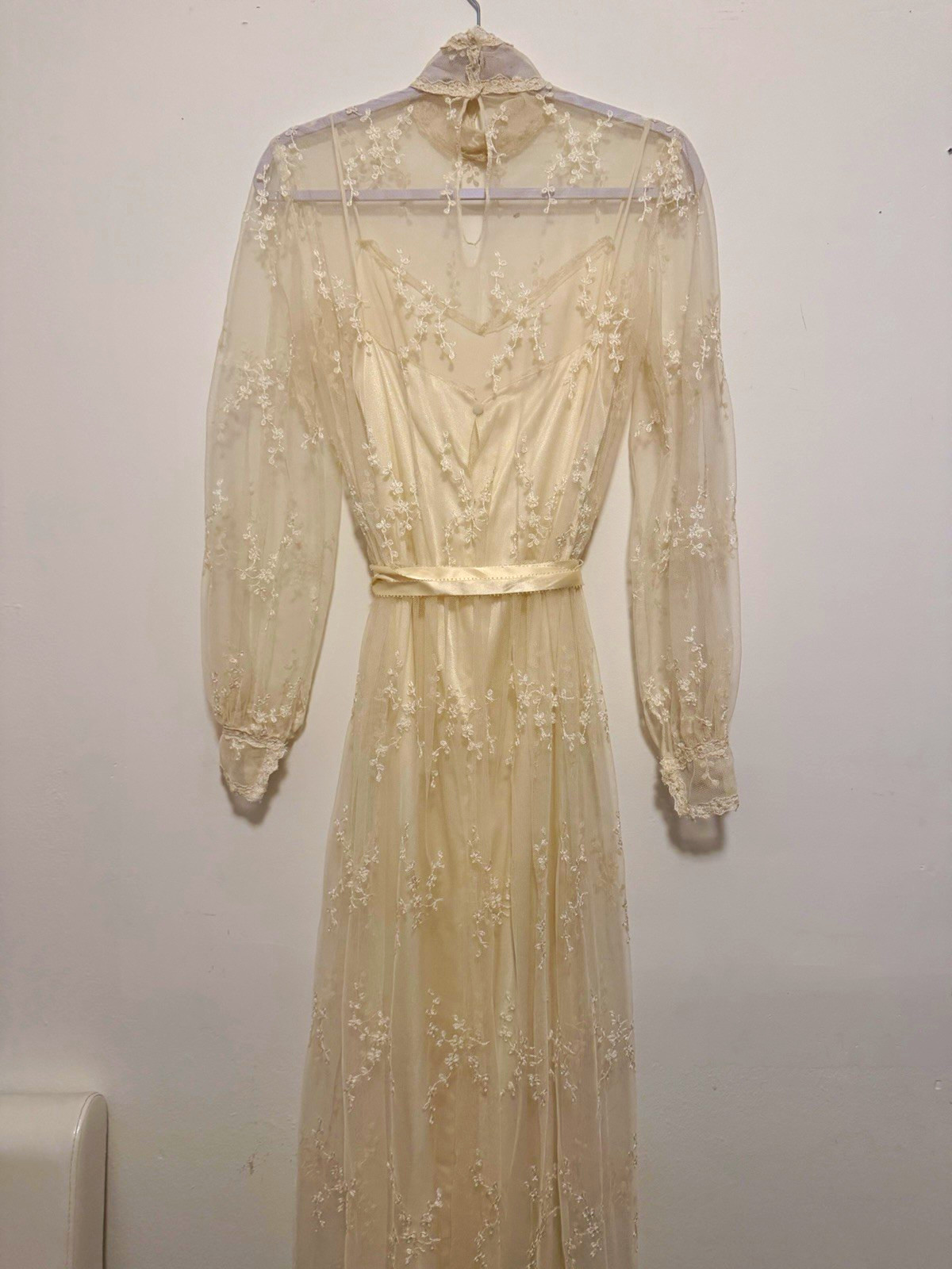 Vintage Ivory Lace Tulle A-Line Wedding Dress High Neck Long Sleeve Button Back