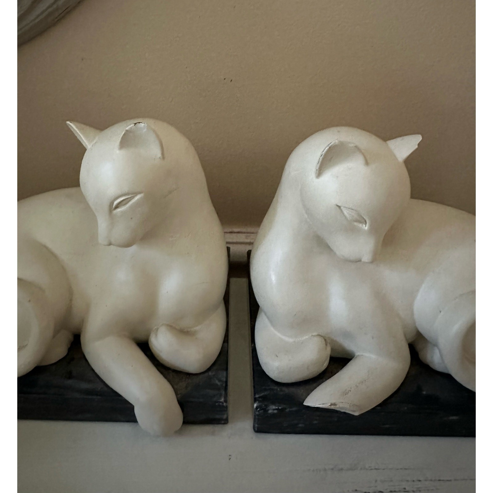 Vintage Pair White Stone Siamese Cats Black Marble Art Figurine Book Ends READ