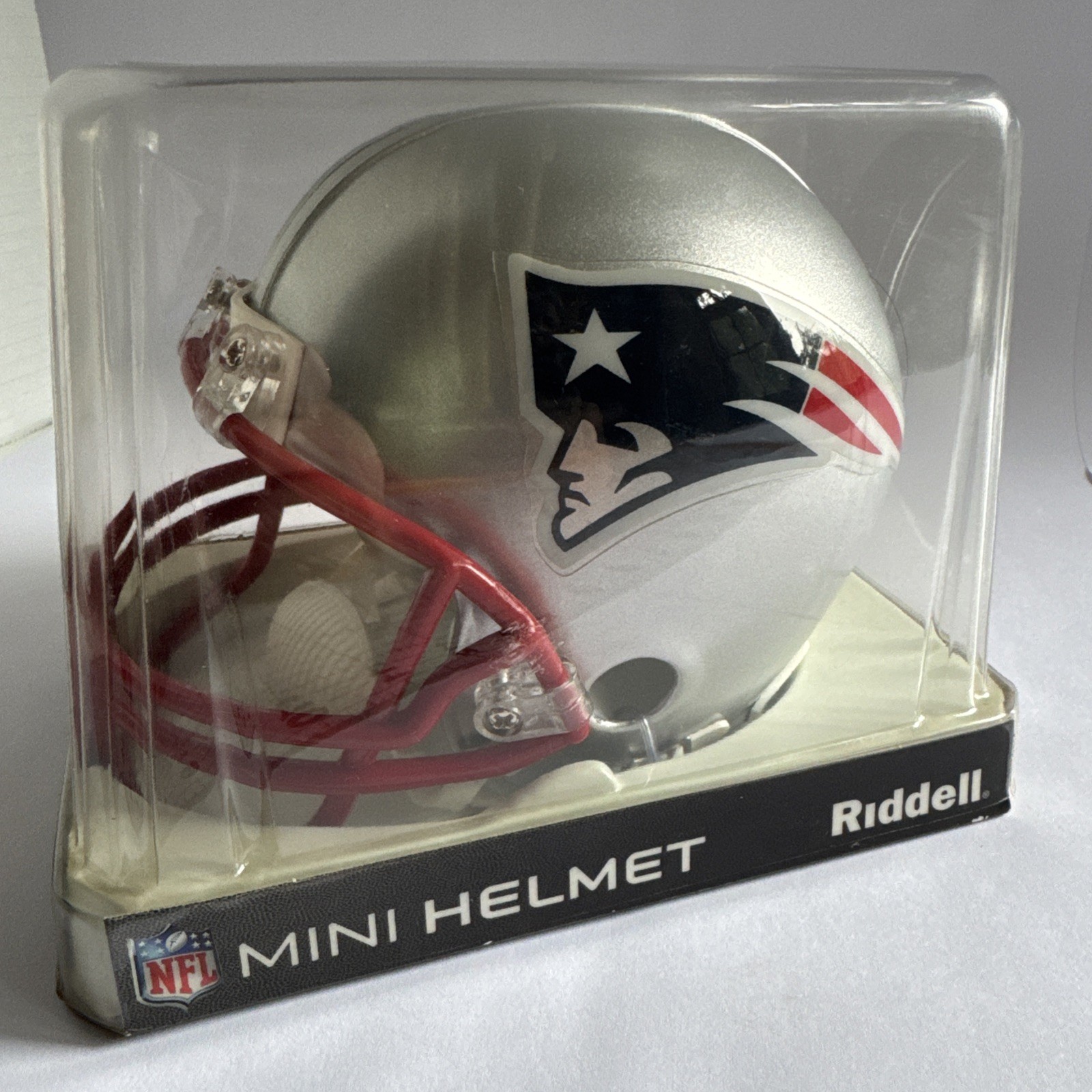 2010 New England Patriots Unsigned Riddell Mini Helmet - Discontinued NON SPEED 2010 New England Patriots Unsigned Riddell Mini Helmet - Discontinued NON SPEED