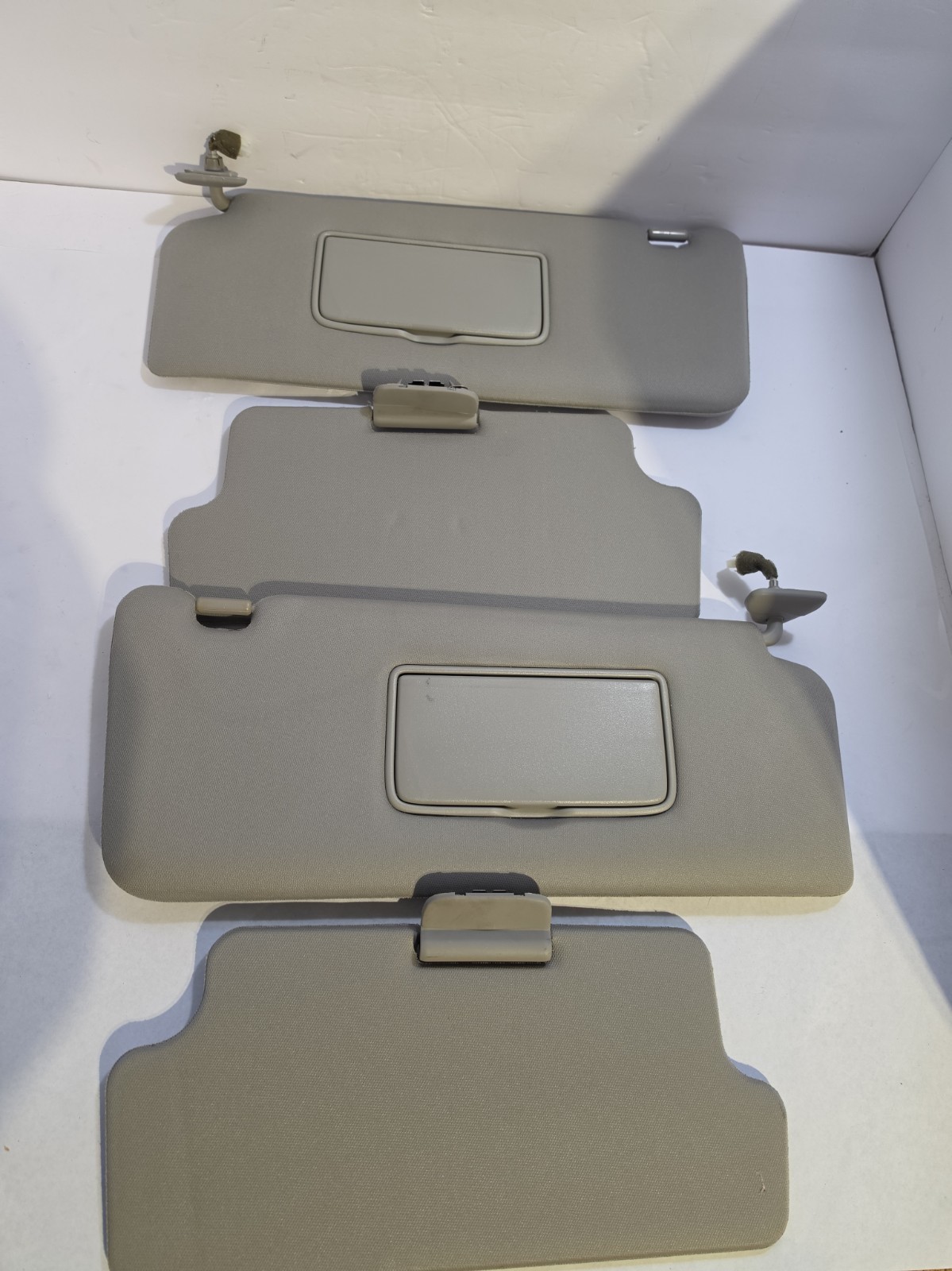 2004 - 2012 Nissan Armada Titan Sun Visors Set Pair Left Right Gray OEM 2004 - 2012 Nissan Armada Titan Sun Visors Set Pair Left Right Gray OEM