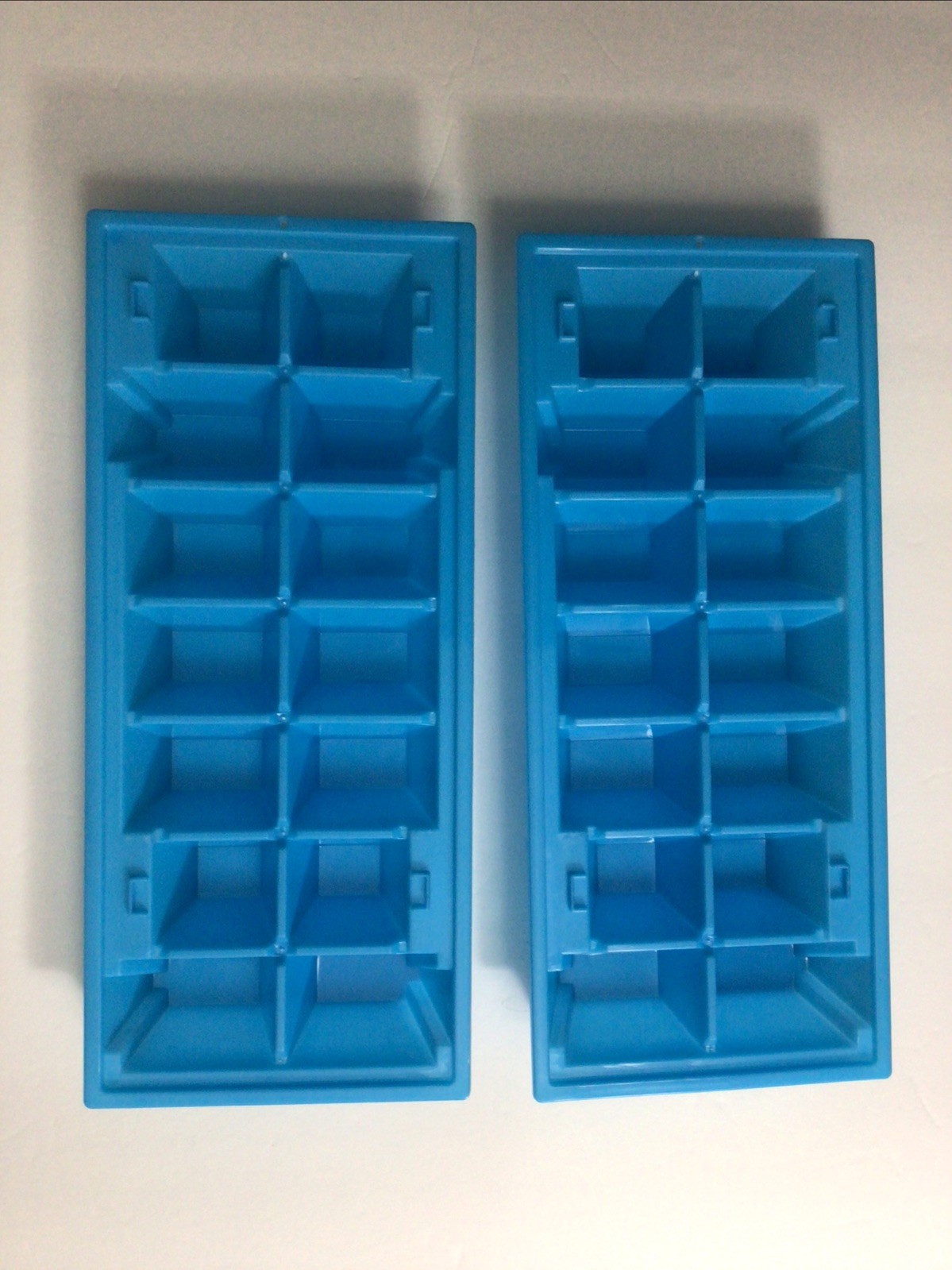 1 SET OF 2 PACK ICE CUBE TRAY, 28 ICE CUBE MOLDS PLASTIC, BLUE COLOR, STACKABLE