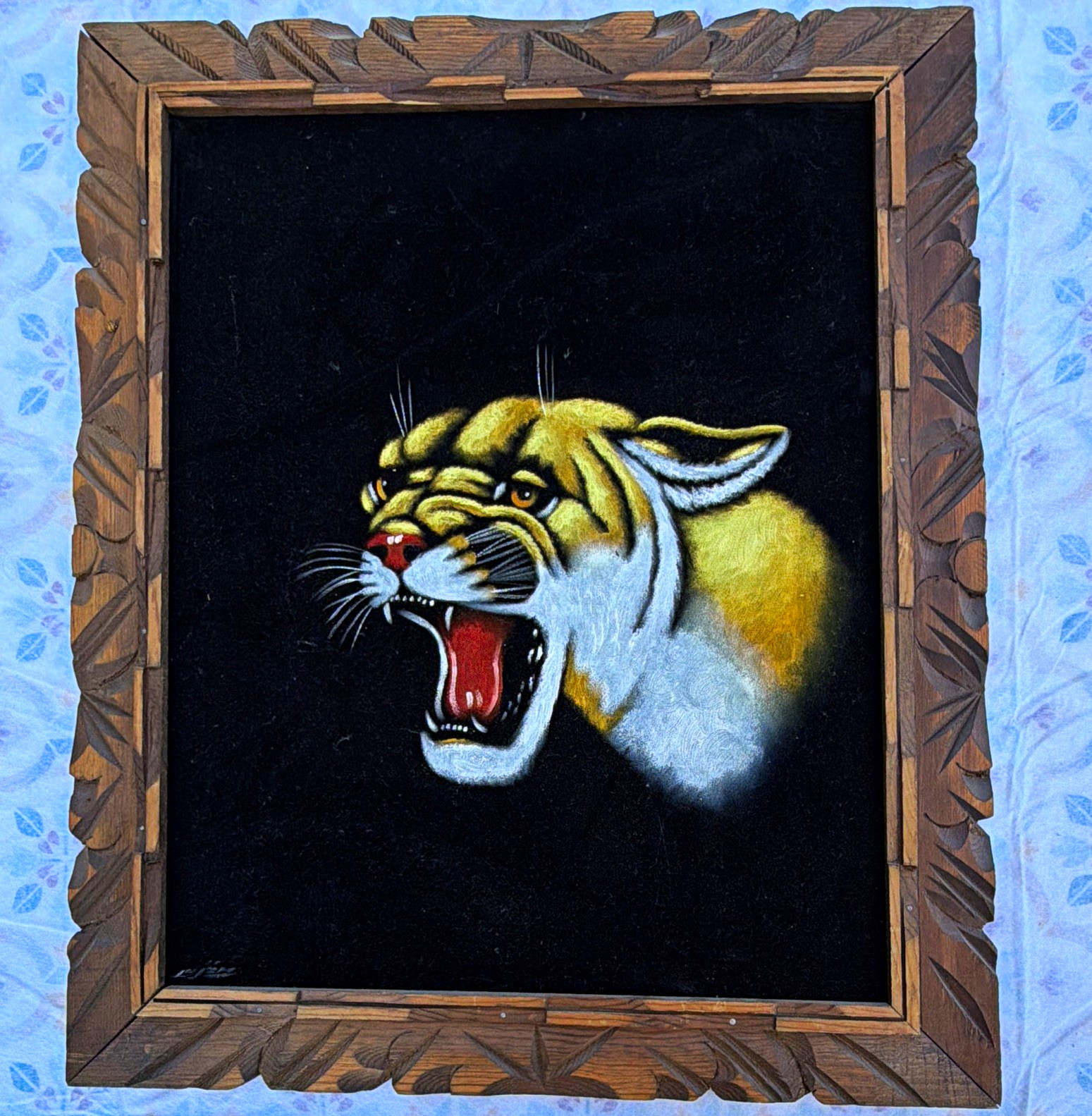 Vintage Black Velvet Tiger Painting Hand Painted Carved Wood Frame 24’x20’ Vintage Black Velvet Tiger Painting Hand Painted Carved Wood Frame 24’x20’