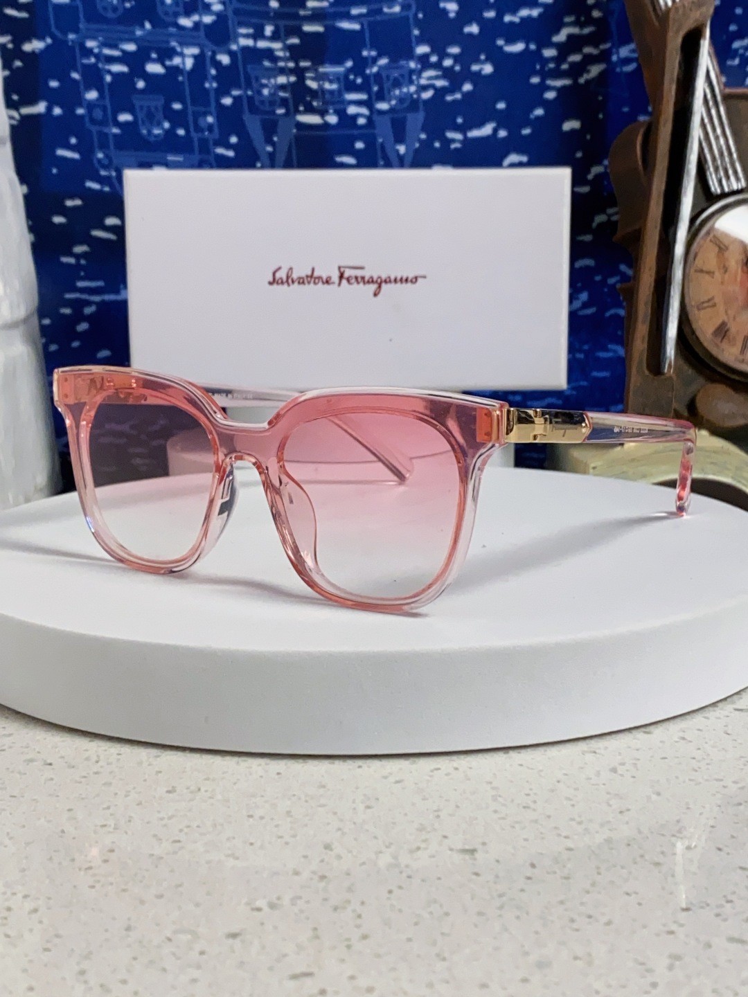 Salvatore Ferragamo Square Street Style Sunglasses SF108 54□19-140 Salvatore Ferragamo Square Street Style Sunglasses SF108 54□19-140