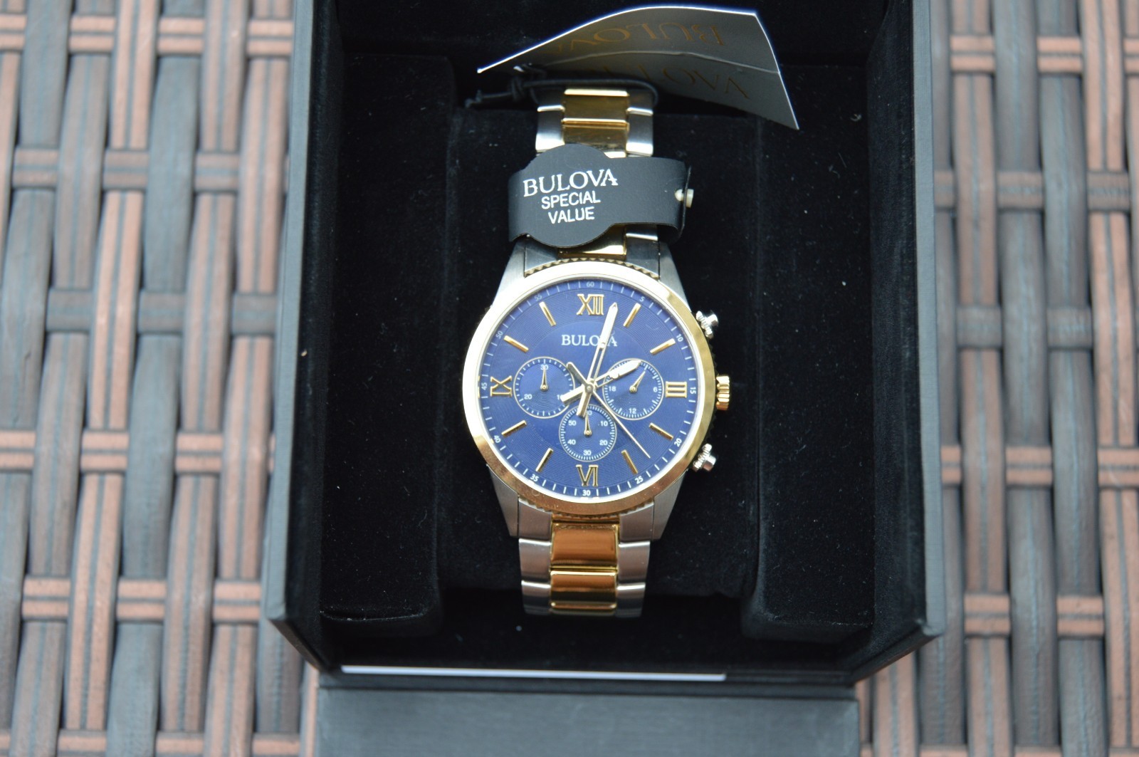 Bulova 98A220 Men\'s Chronograph Two-Tone Watch 41mm Original Box & Papers Bulova 98A220 Men\'s Chronograph Two-Tone Watch 41mm Original Box & Papers