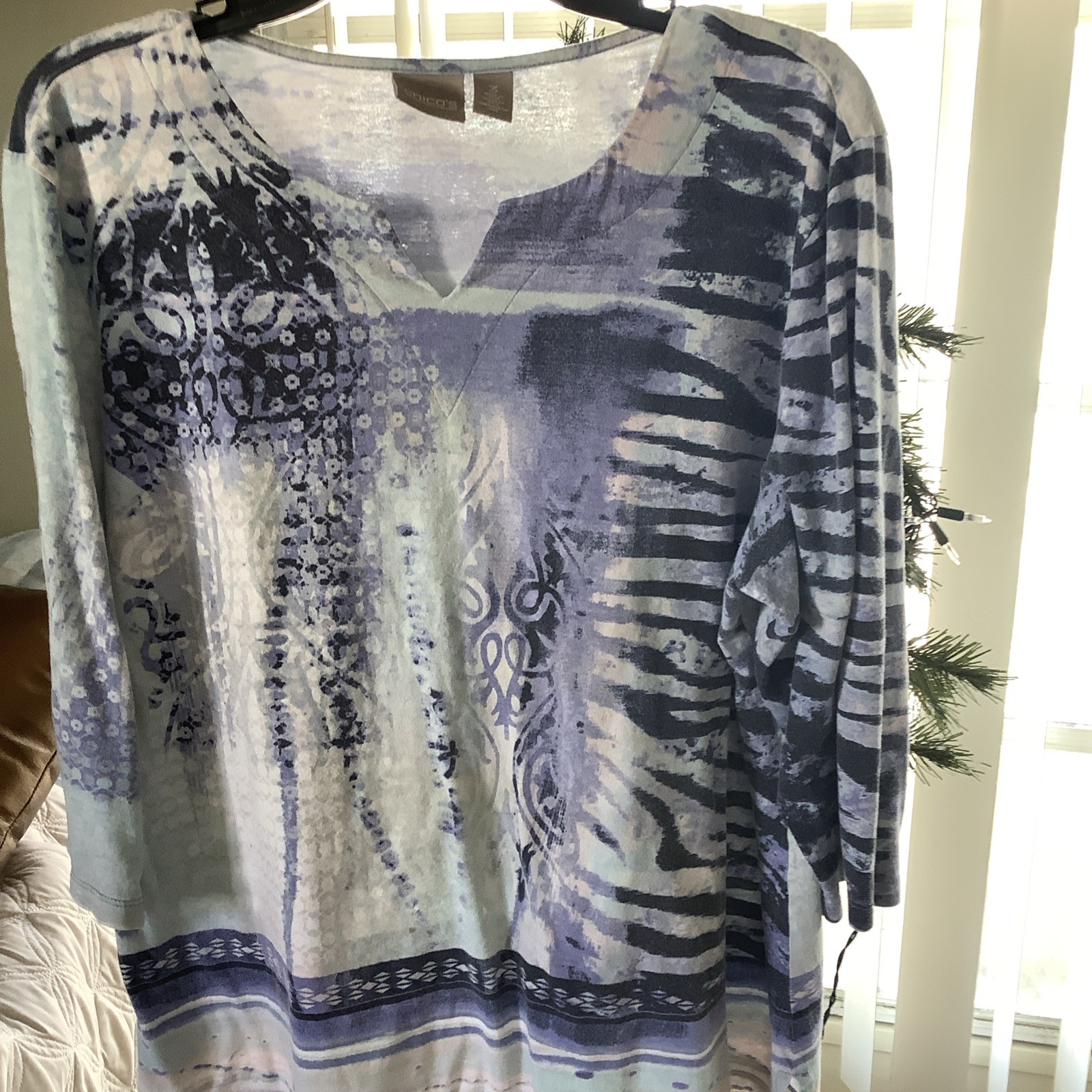 Chico’s Woman’s V Neck 3/4 Sleeve Top Blue Print 3 Chico’s Woman’s V Neck 3/4 Sleeve Top Blue Print 3