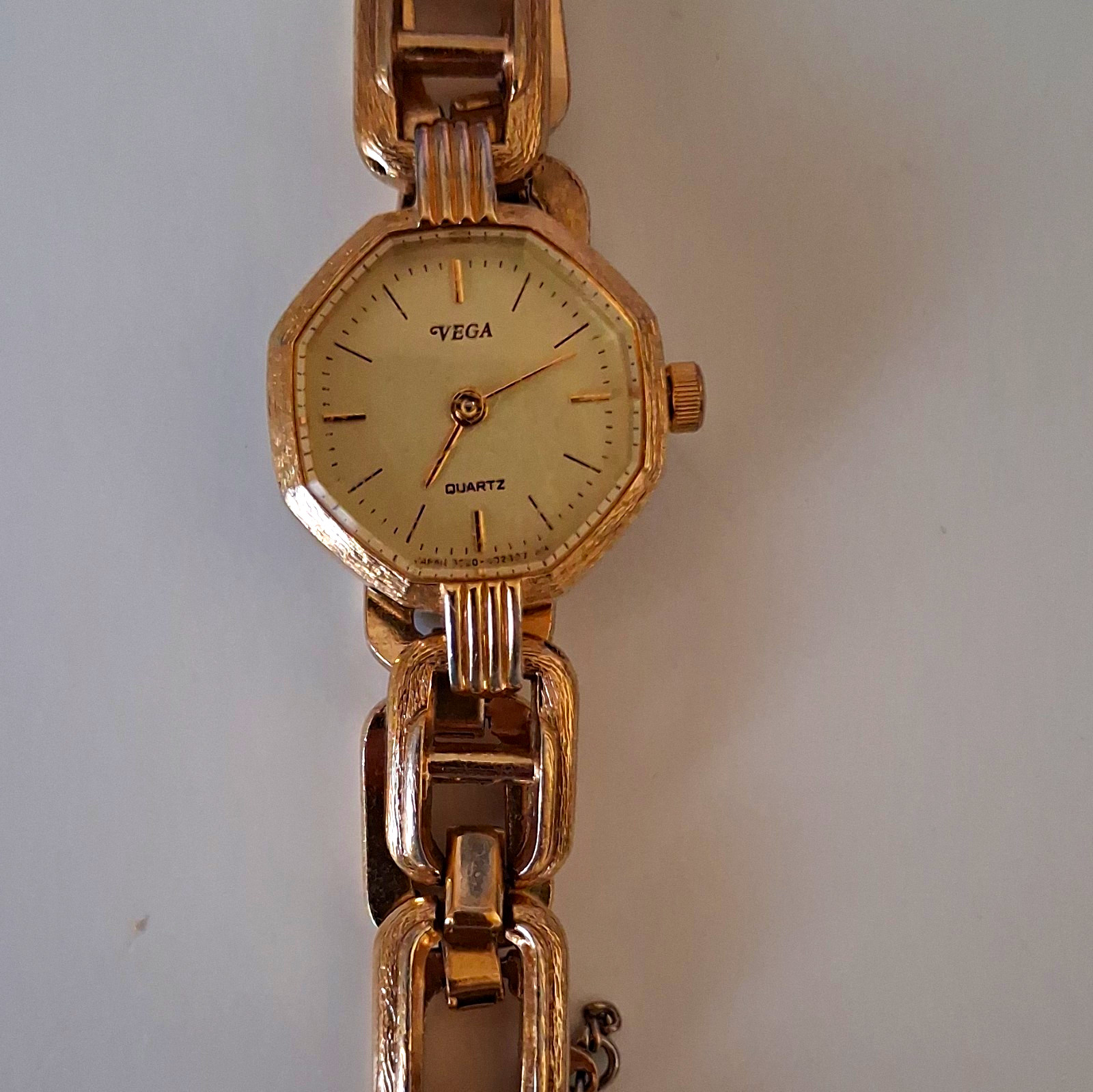 Antique Vega Quartz Women's Gold-Tone Octagon Analog Bracelet Watch 12-Hour Dial Antique Vega Quartz Women's Gold-Tone Octagon Analog Bracelet Watch 12-Hour Dial
