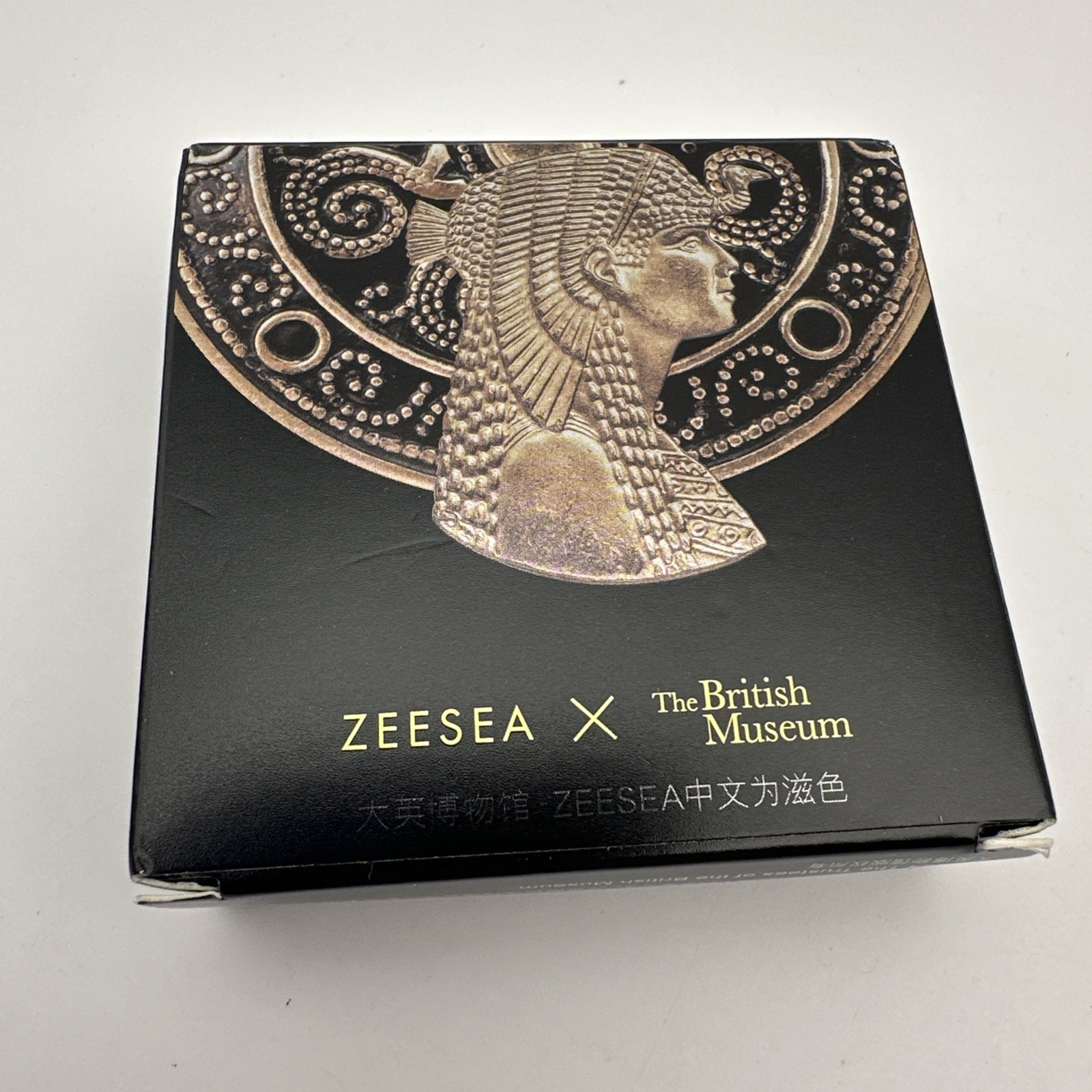 Zeesea x The British Museum Refreshing Silky Pressed Powder Light Skin Color Zeesea x The British Museum Refreshing Silky Pressed Powder Light Skin Color