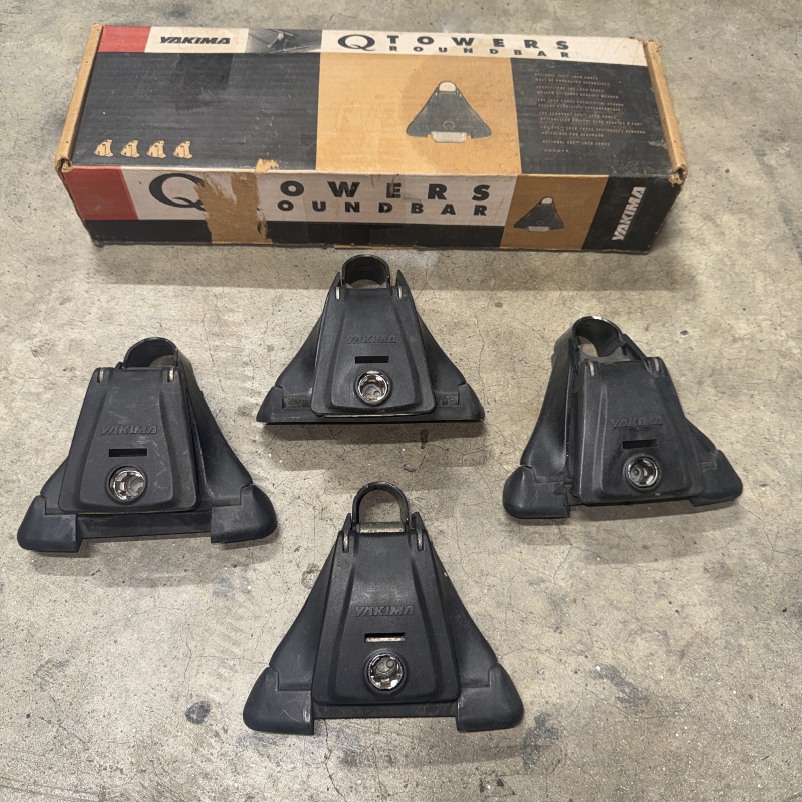 Yakima Q Towers set 4 for round crossbars. With Original Box 0105 Yakima Q Towers set 4 for round crossbars. With Original Box 0105