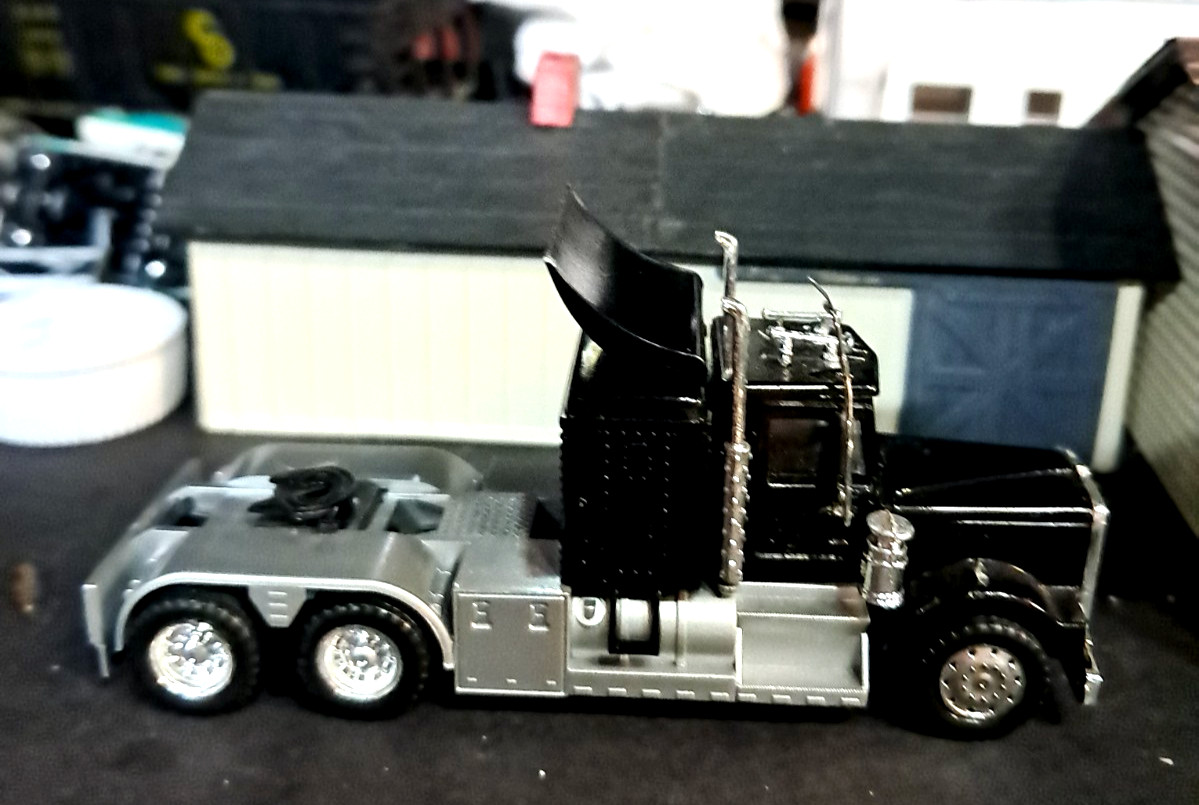 RTR HO=1/87 vehicle herpa-peterbuilt truck tractor black 357 BOBTAIL TRACTOR- RTR HO=1/87 vehicle herpa-peterbuilt truck tractor black 357 BOBTAIL TRACTOR-