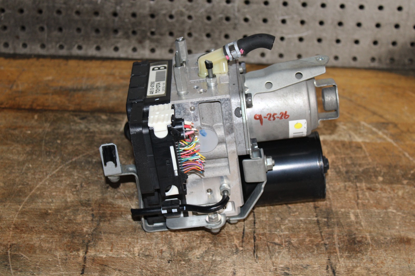 04-09 Toyota Prius Hybrid ABS Brake Pump Hydraulic Anti-Lock Module System OEM 04-09 Toyota Prius Hybrid ABS Brake Pump Hydraulic Anti-Lock Module System OEM
