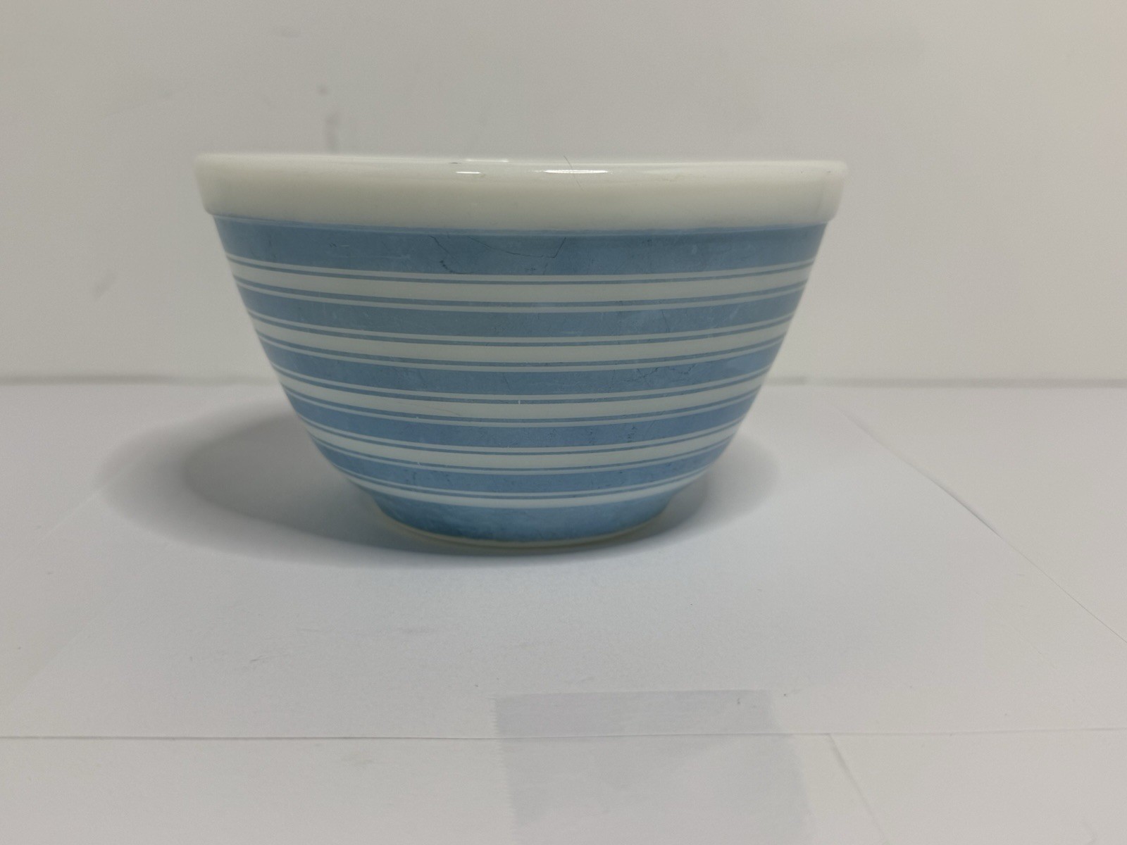 Vintage Pyrex Ovenware 401 White w/ Blue Stripes 1 1/2 Pint Mixing Bowl Vintage Pyrex Ovenware 401 White w/ Blue Stripes 1 1/2 Pint Mixing Bowl
