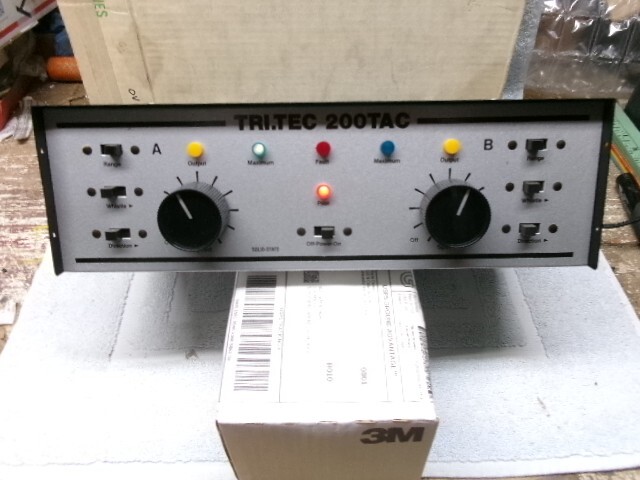 ** TRI-TEC 200TAC - MODEL TRAIN CONTROLLER or TRANSFORMER w ORIG Box - LIGHTS up ** TRI-TEC 200TAC - MODEL TRAIN CONTROLLER or TRANSFORMER w ORIG Box - LIGHTS up