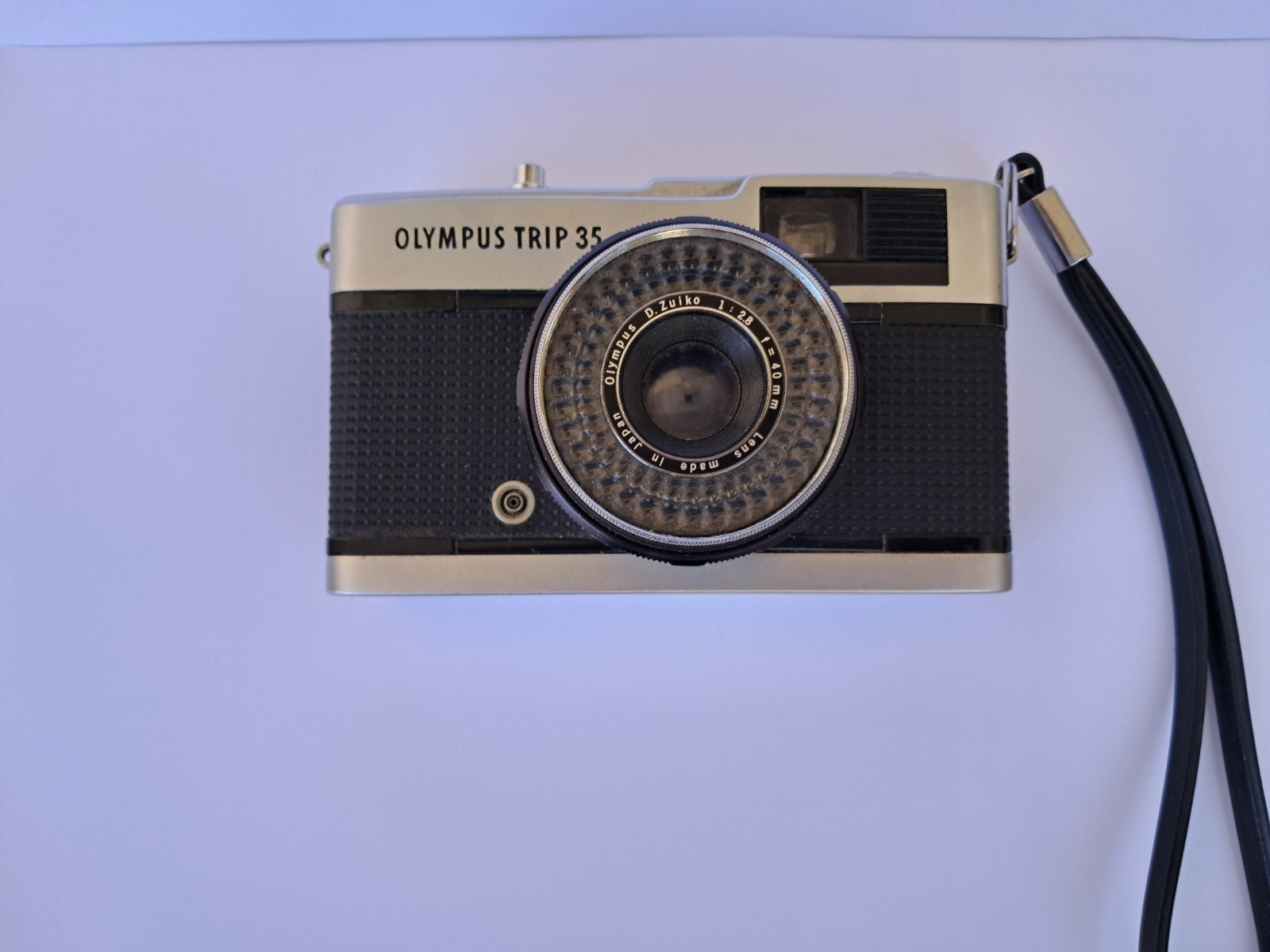 Olympus Trip 35 35mm Point & Shoot Film Camera Olympus Trip 35 35mm Point & Shoot Film Camera
