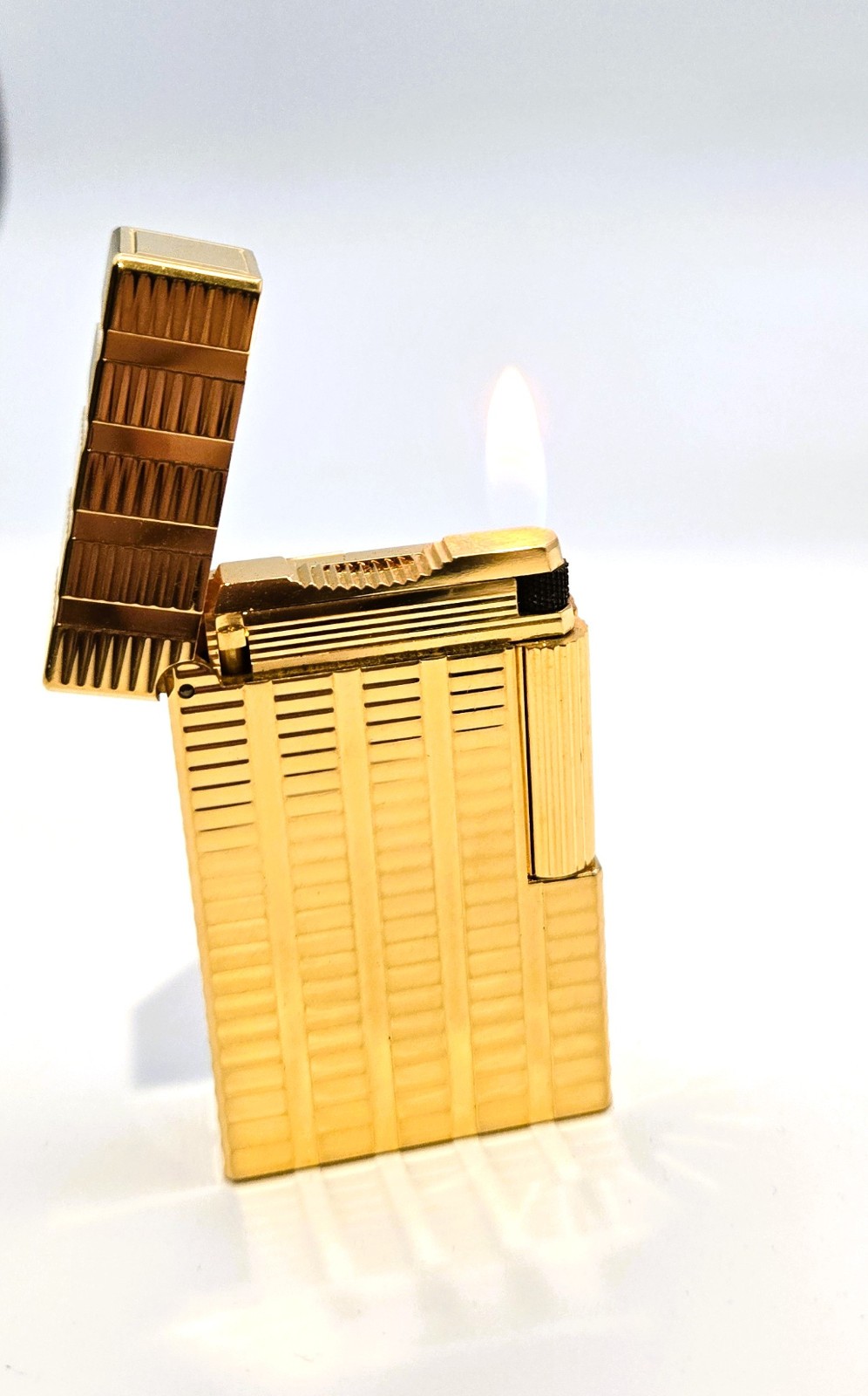 VINTAGE S.T. DUPONT 18K GOLD-PLATED LIGHTER — MADE IN FRANCE VINTAGE S.T. DUPONT 18K GOLD-PLATED LIGHTER — MADE IN FRANCE