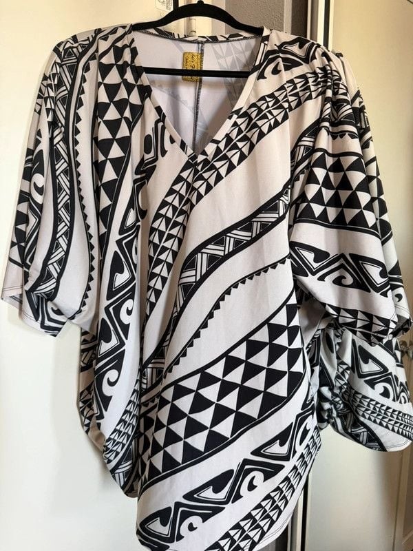 Lee\'s Fashion Polynesian Tribal Top | 3XL | Very Good Condition