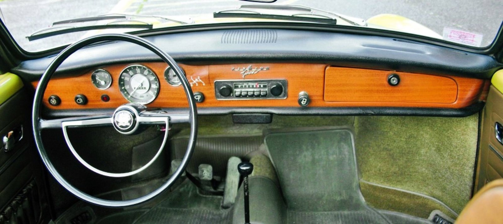 VW KARMANN GHIA, NEW DASH PAD, ORIGINAL STYLE, 1968-1969-1970 W/BOLTS & NUTS 