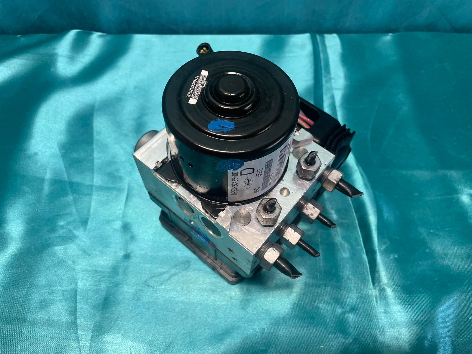 2013-2015 Ford Explorer ABS Pump Module Assembly OEM DB53-2C405-DE Used 2013-2015 Ford Explorer ABS Pump Module Assembly OEM DB53-2C405-DE Used