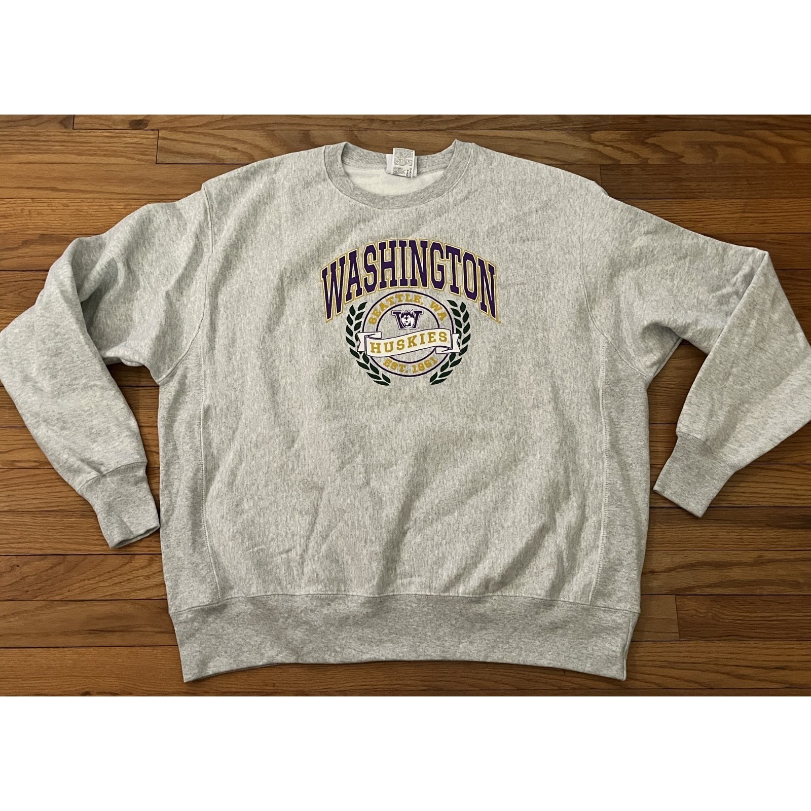 New Washington Huskies Champion Reverse Weave Crew Neck Sweatshirt Mens XL Gray New Washington Huskies Champion Reverse Weave Crew Neck Sweatshirt Mens XL Gray