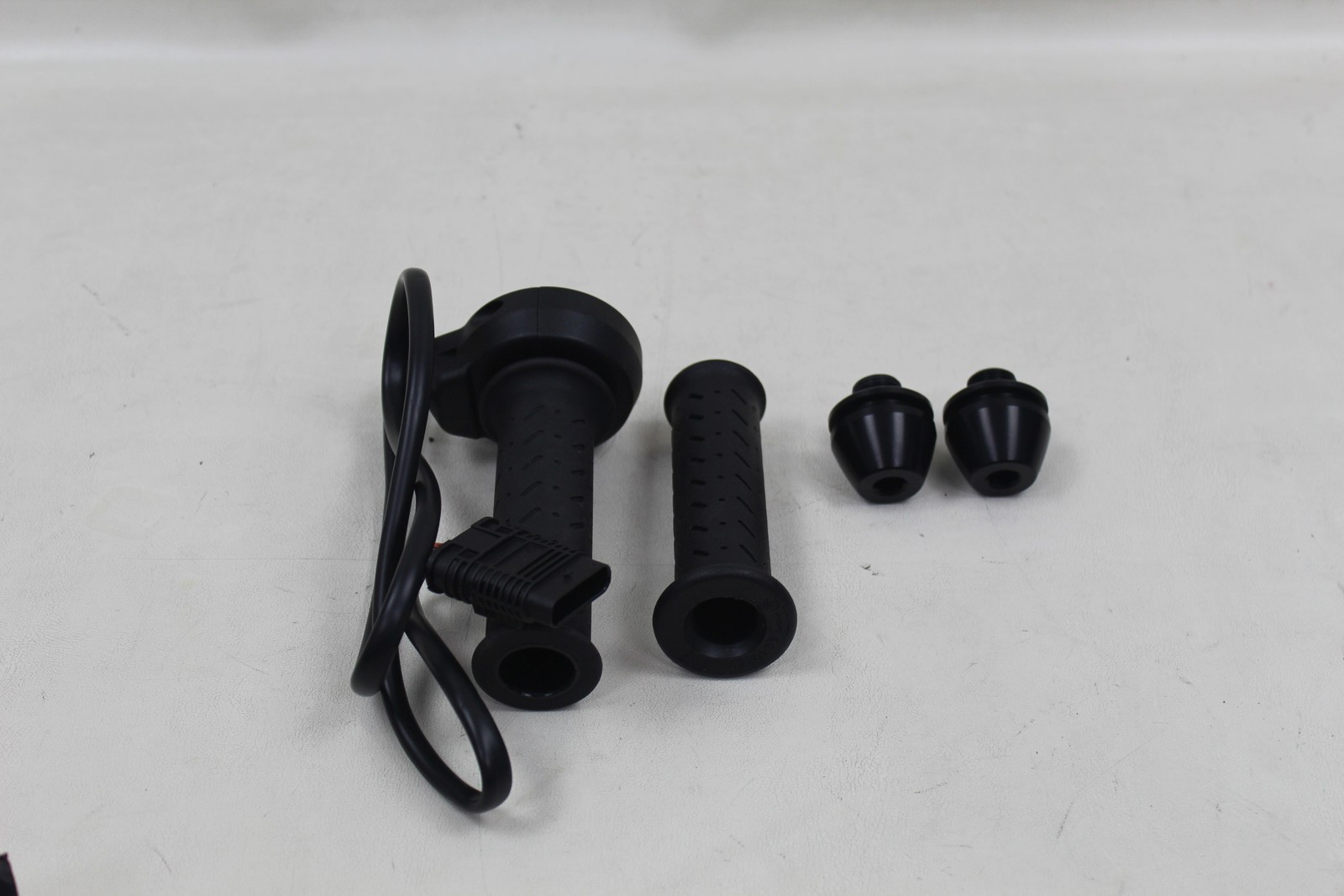  Aprilia Tuareg 660 22-25 OEM Fly By Wire Throttle Control Grips Barends 2 NICE