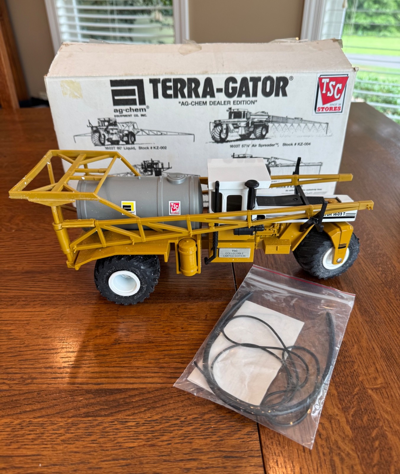 KZCO by SpecCast 1:28 Ag-Chem TerraGator 1603T for TSC Stores KZ-002 NICE
