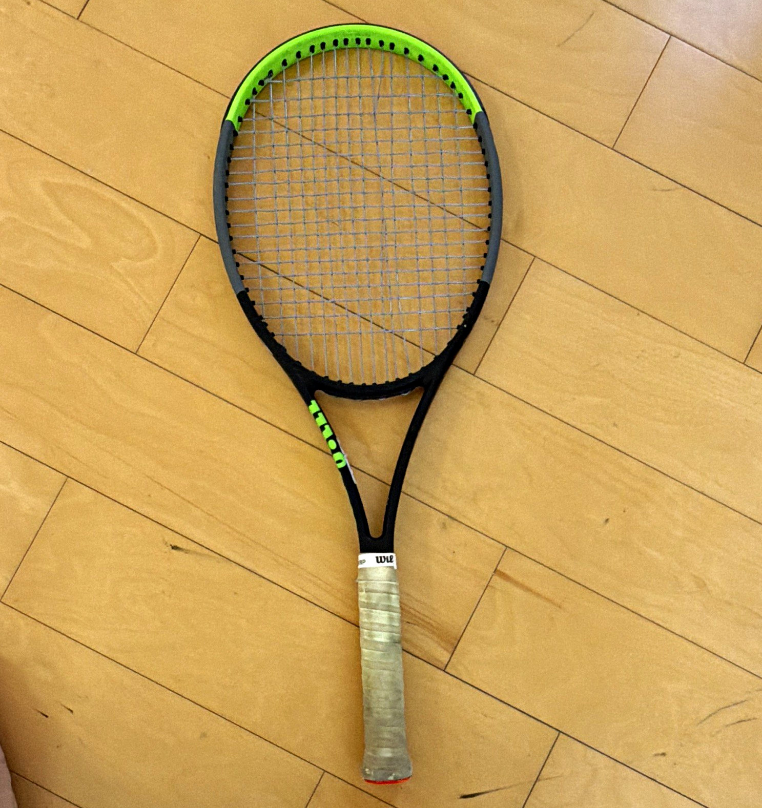 Wilson Blade 98 v7 16x19 4 1/4 grip Wilson Blade 98 v7 16x19 4 1/4 grip