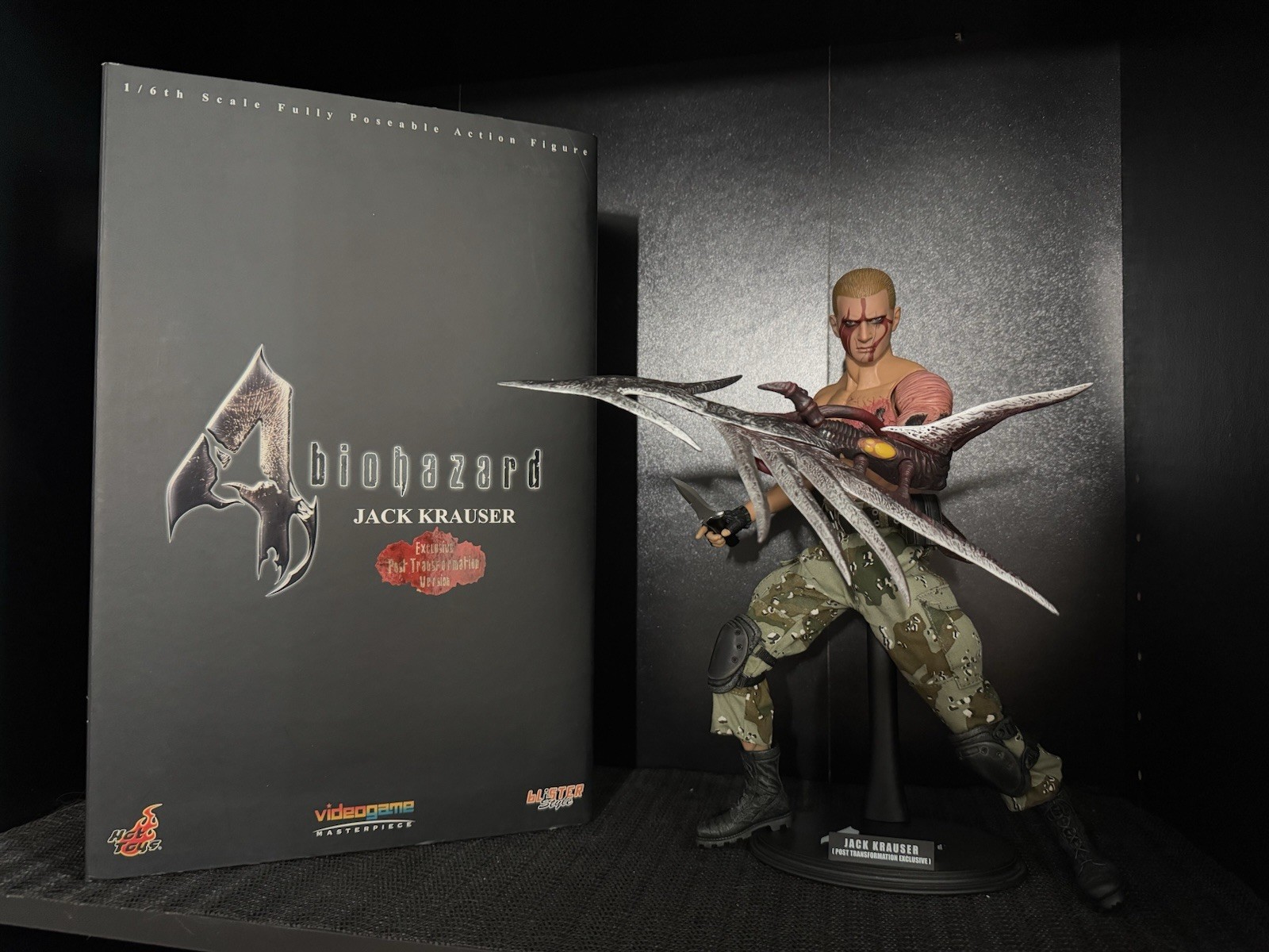HotToys BIOHAZARD 4 - Jack Krauser (Post Transformation Exclusive ) w/ Red Beret
