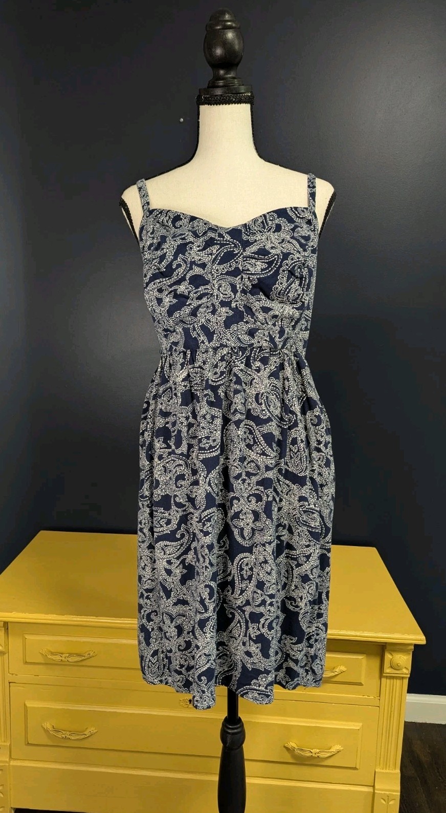 Torrid Sleeveless Tank Ruched Babydoll Top Navy White Paisley Size 3 100% Rayon Torrid Sleeveless Tank Ruched Babydoll Top Navy White Paisley Size 3 100% Rayon