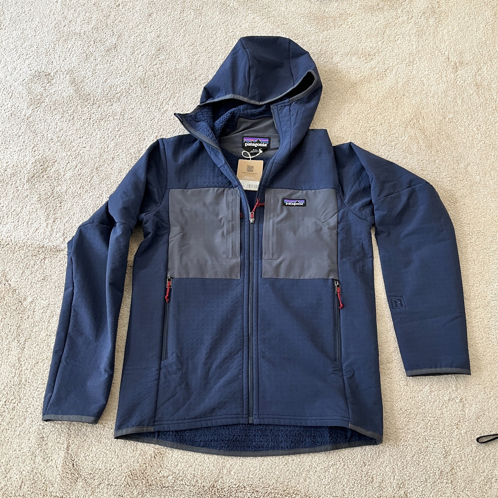 New Patagonia Men\'s R2 TechFace Hoody Jacket Blue Navy Size Small NWT New Patagonia Men\'s R2 TechFace Hoody Jacket Blue Navy Size Small NWT