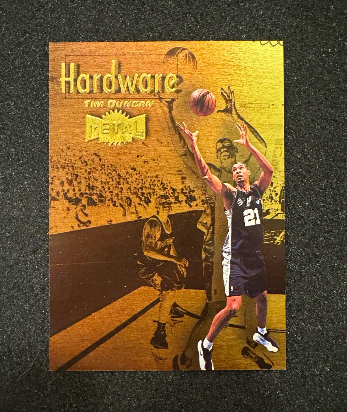 SkyBox 1997-98 Metal Universe Championship Hardware Tim Duncan Spurs Insert SkyBox 1997-98 Metal Universe Championship Hardware Tim Duncan Spurs Insert