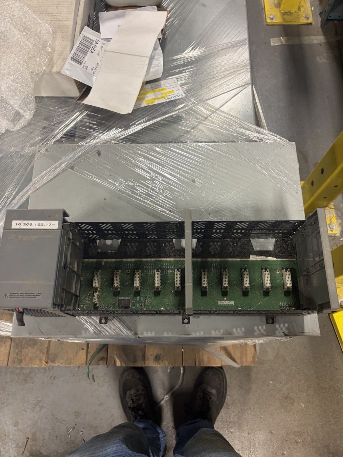 CRACKED Allen Bradley 1746-A10 1746-P2 10-slot Rack Ser B/ser C USED CRACKED Allen Bradley 1746-A10 1746-P2 10-slot Rack Ser B/ser C USED
