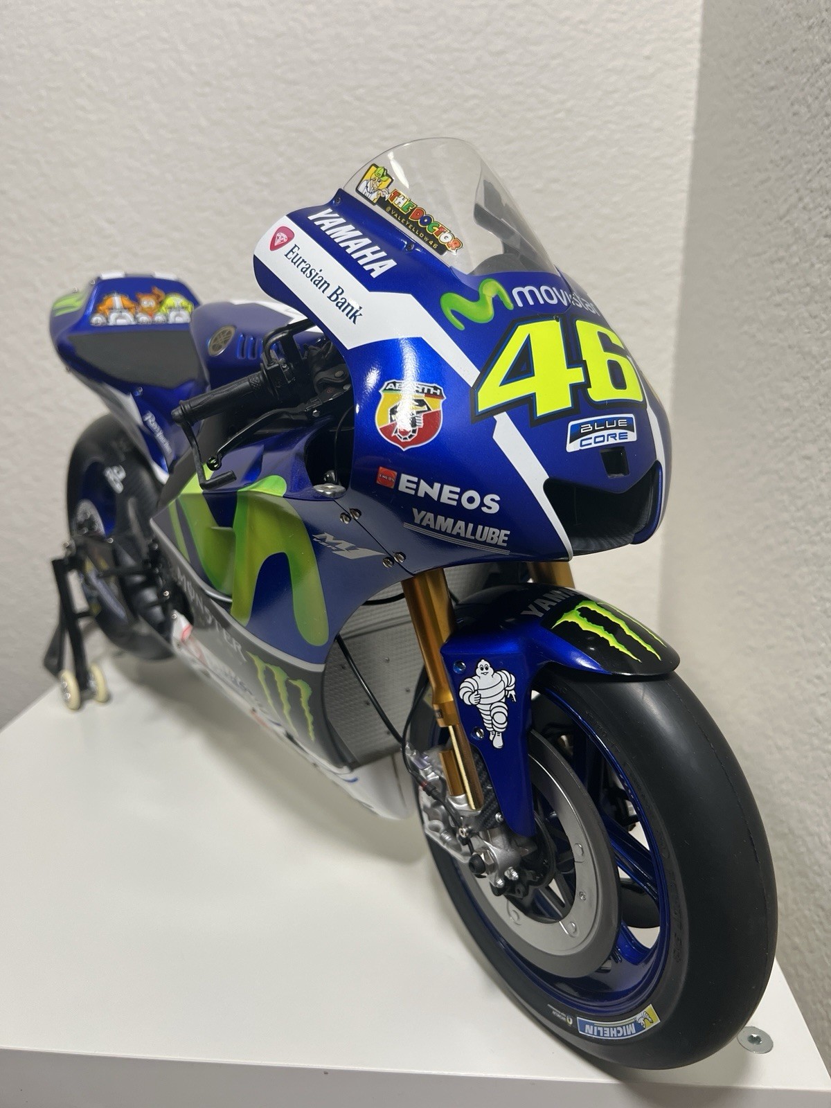 DeAgostini 1/4 Yamaha YZR-M1 Valentino Rossi 46 MotoGP Assembled w/ 92 Booklets DeAgostini 1/4 Yamaha YZR-M1 Valentino Rossi 46 MotoGP Assembled w/ 92 Booklets