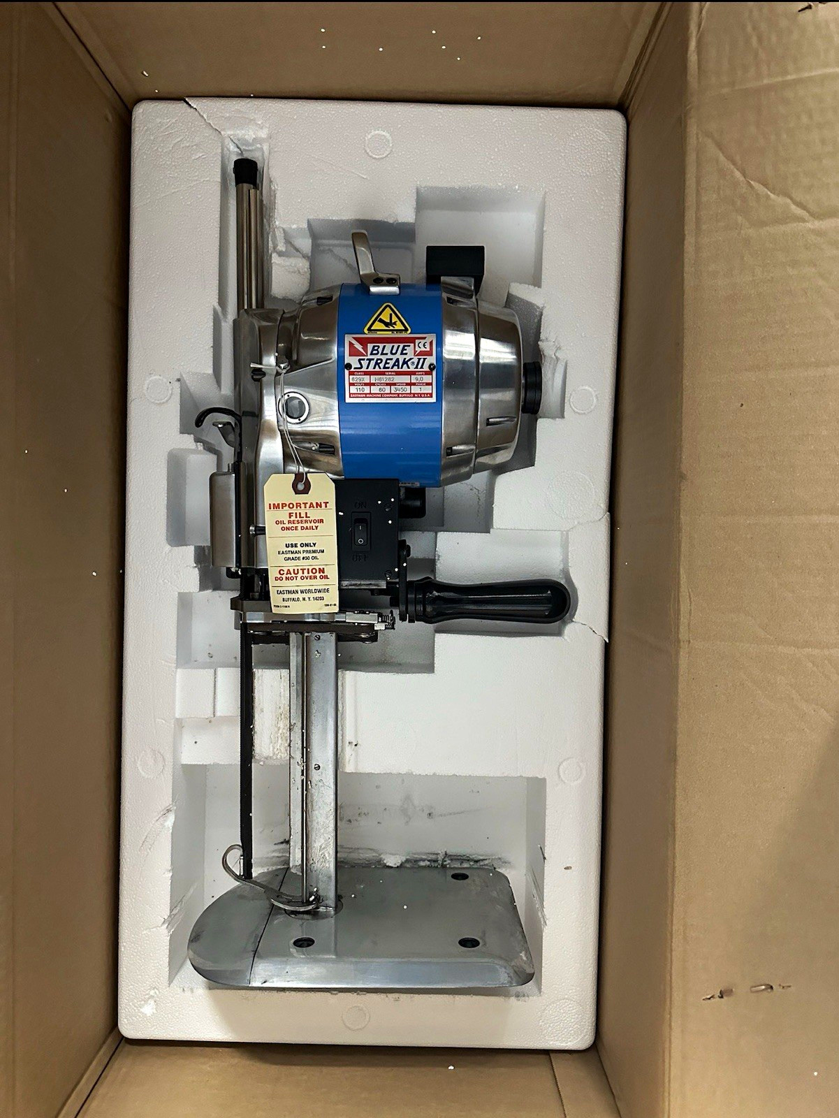 Eastman Blue Streak II 629 Cloth Cutting Machine, 110V (pigtail not included) Eastman Blue Streak II 629 Cloth Cutting Machine, 110V (pigtail not included)