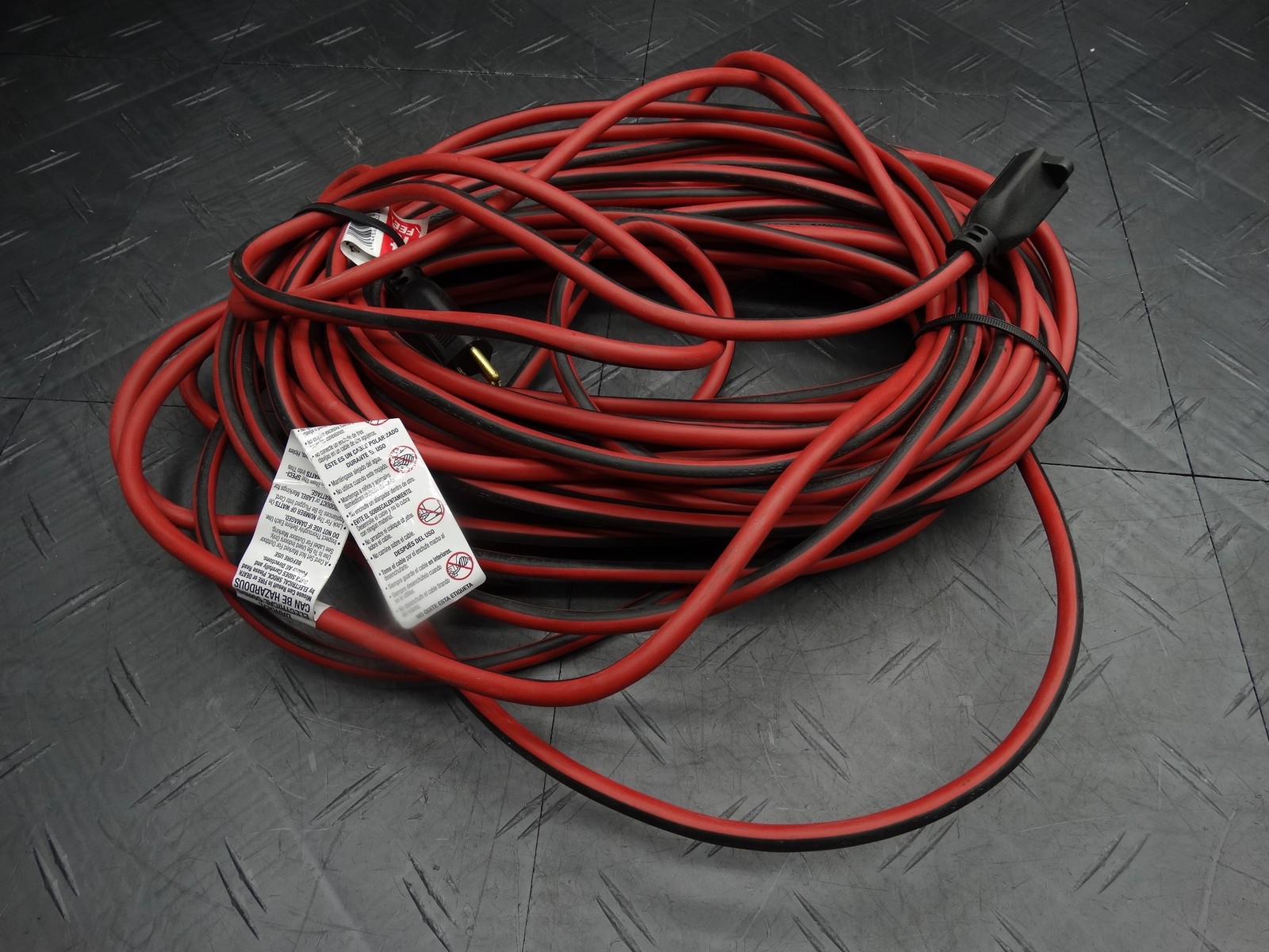Husky 100 ft. 14/3 Medium Duty Indoor/Outdoor Extension Cord, Red/Black Husky 100 ft. 14/3 Medium Duty Indoor/Outdoor Extension Cord, Red/Black